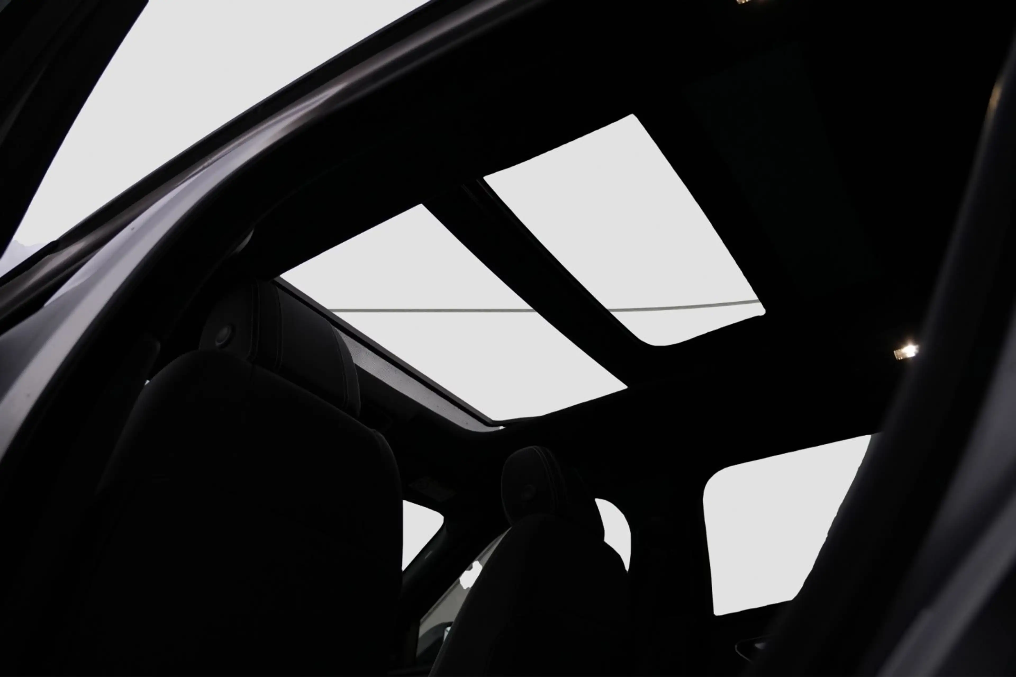 Land Rover Range Rover Velar R-Dynamic/KAMERA/PANO/LEDER — photo 17