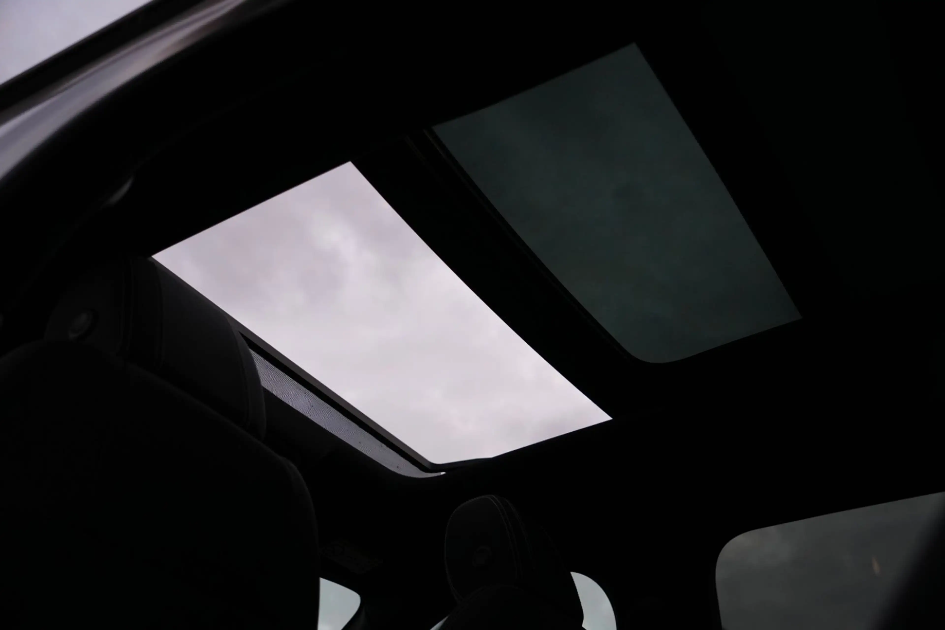 Land Rover Range Rover Velar R-Dynamic/KAMERA/PANO/LEDER — photo 18