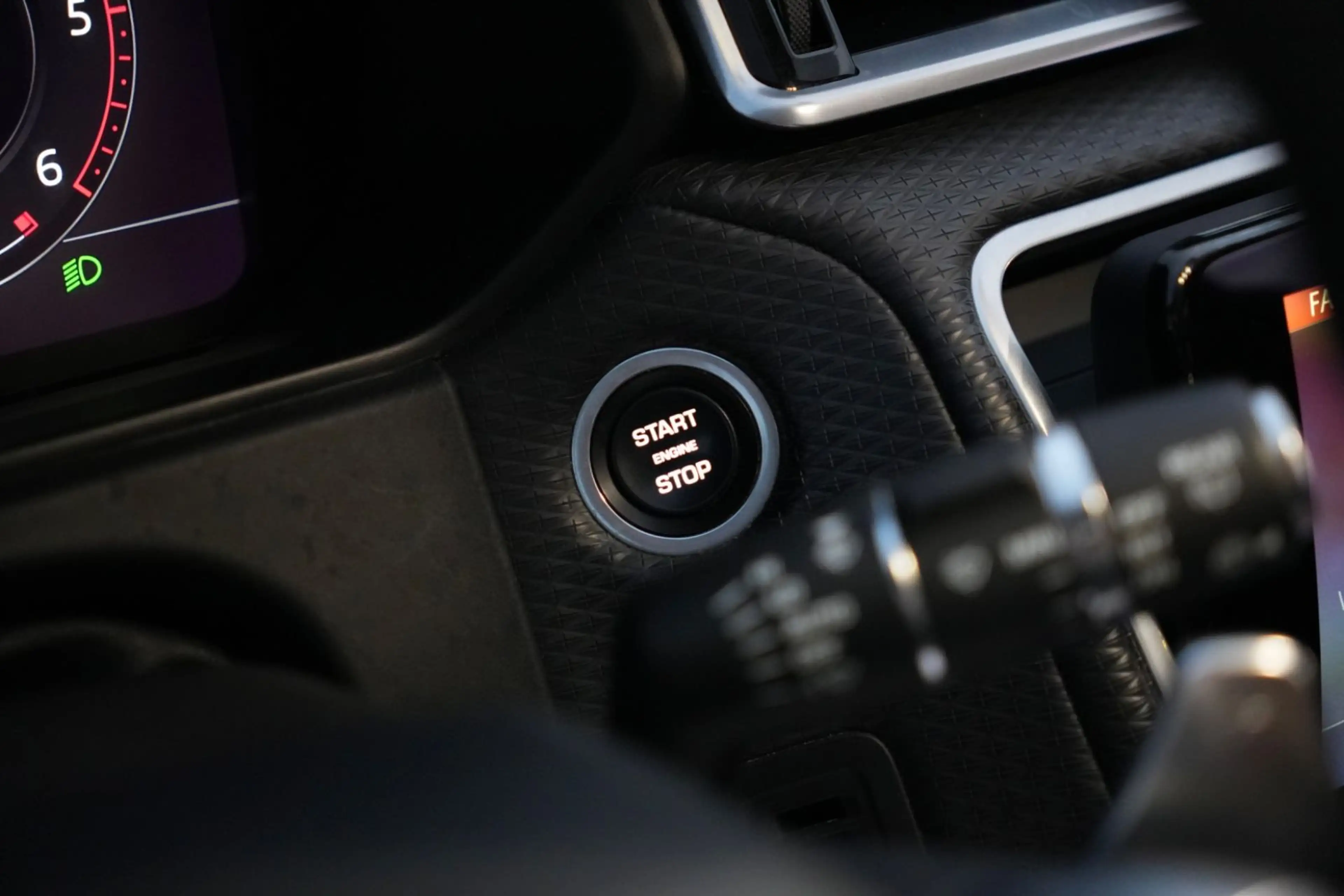 Land Rover Range Rover Velar R-Dynamic/KAMERA/PANO/LEDER — photo 21