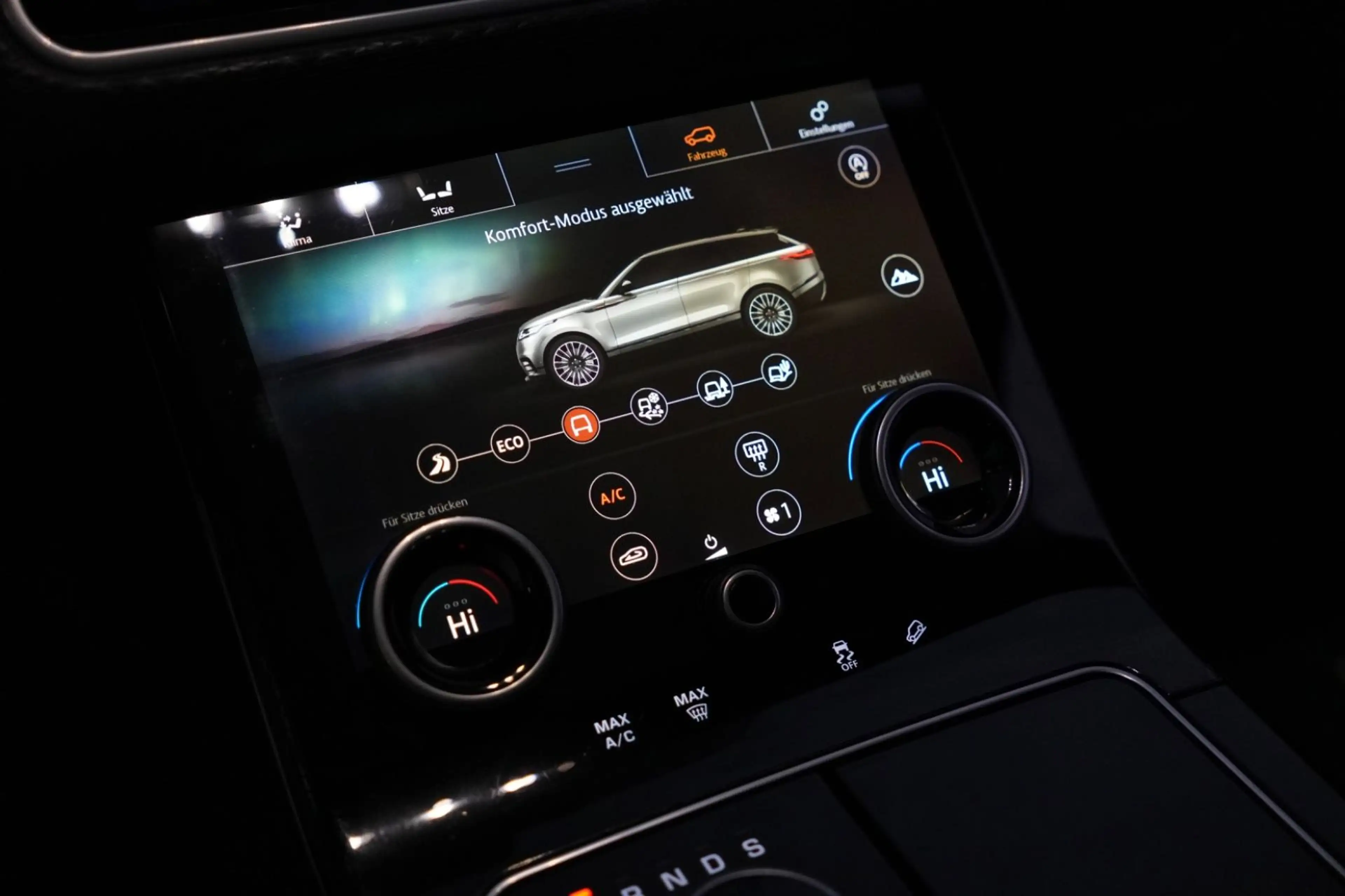 Land Rover Range Rover Velar R-Dynamic/KAMERA/PANO/LEDER — photo 28