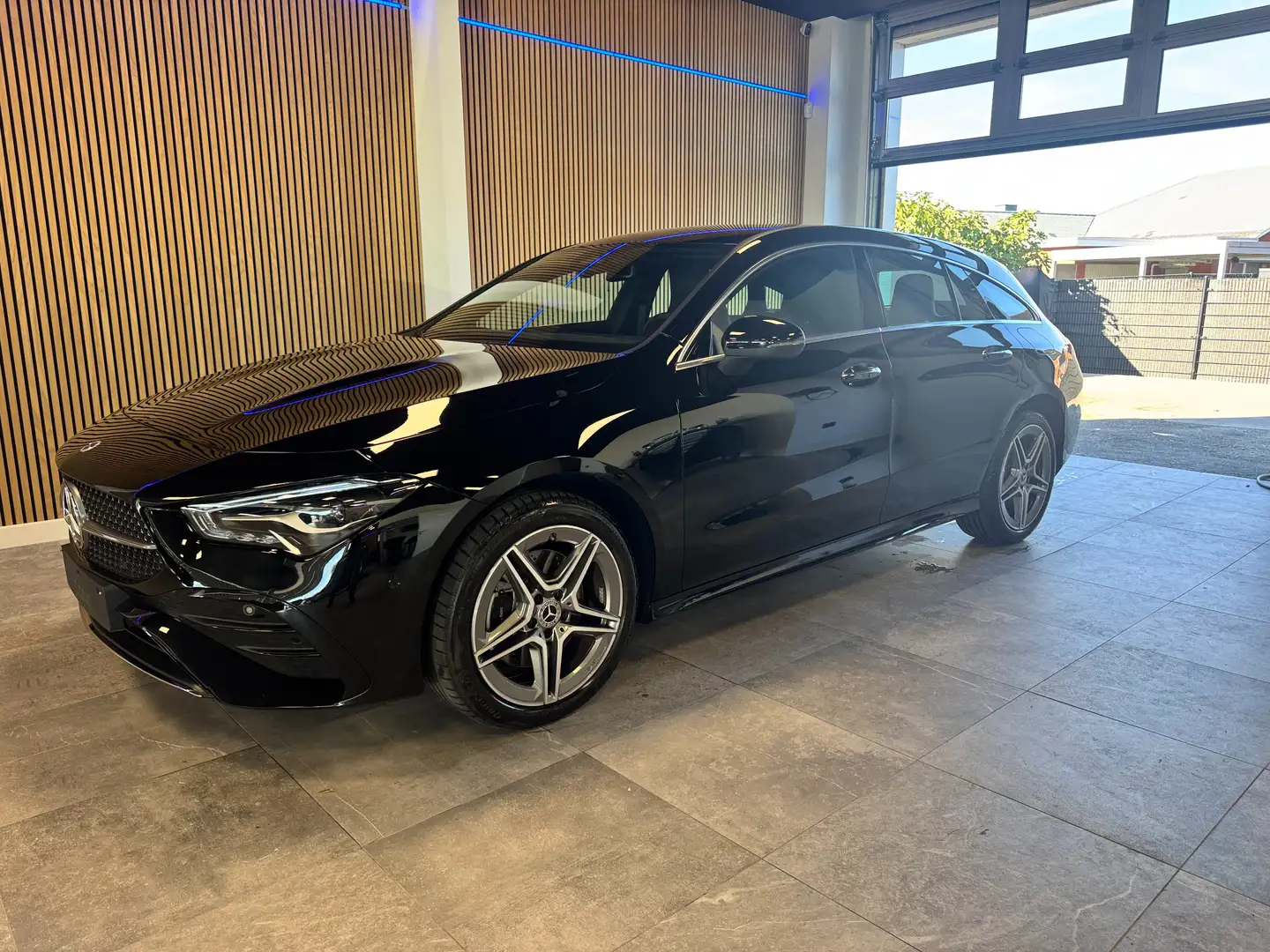 Mercedes-Benz CLA 250 CLA 250 e Shooting Brake 8G-DCT AMG Line Advanced Noir - 1