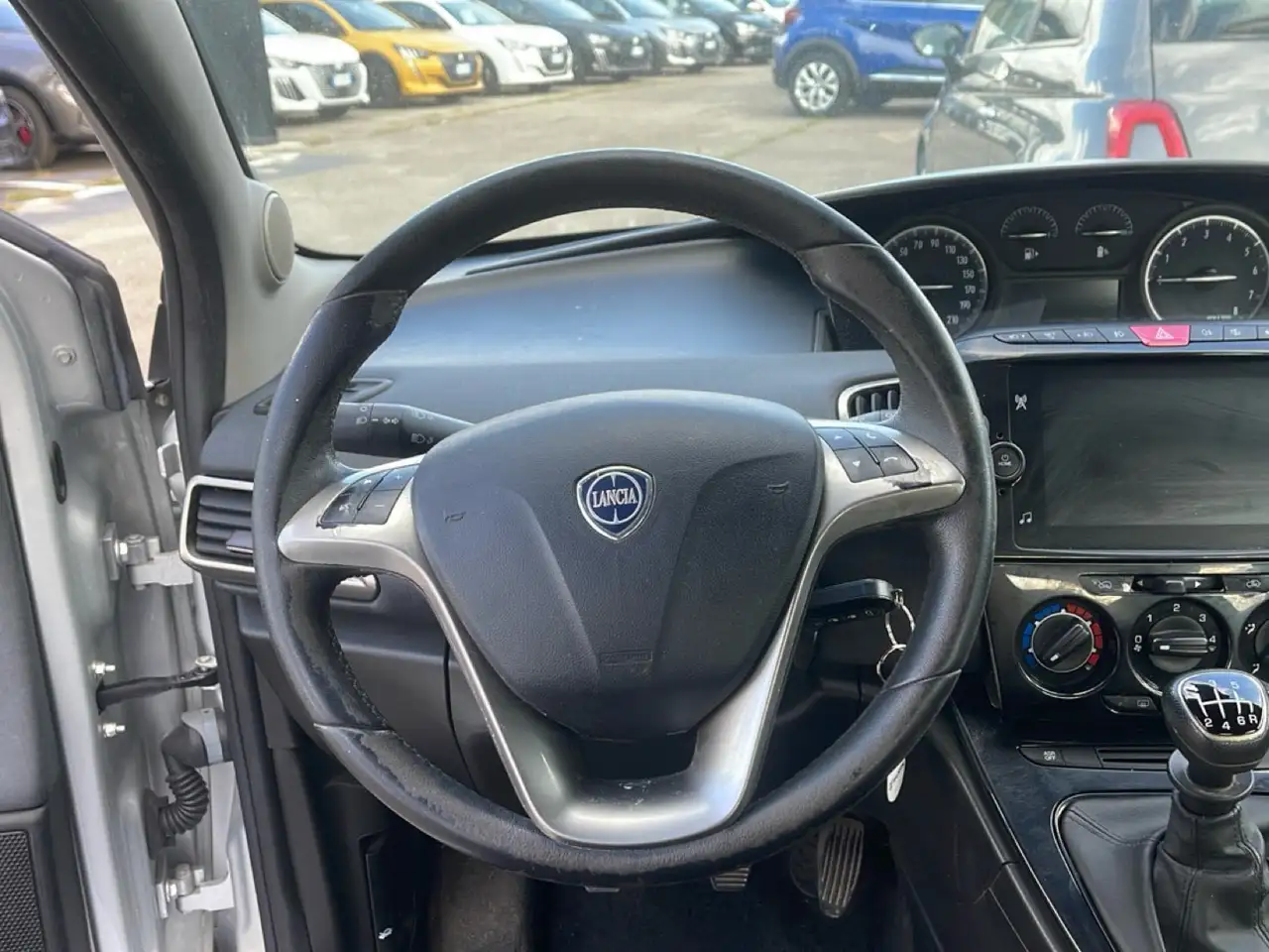 Lancia Ypsilon 2022 — фото 8
