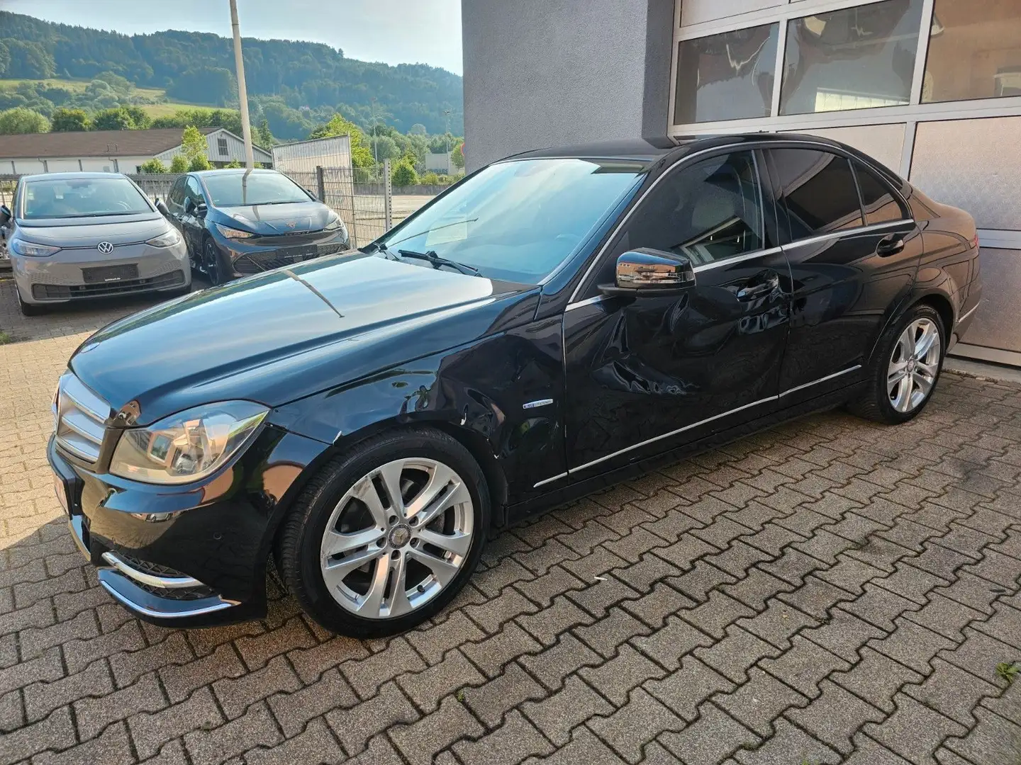 Mercedes-Benz C 200 CGI BlueEfficiency / Avantgarde /Automatik Noir - 2