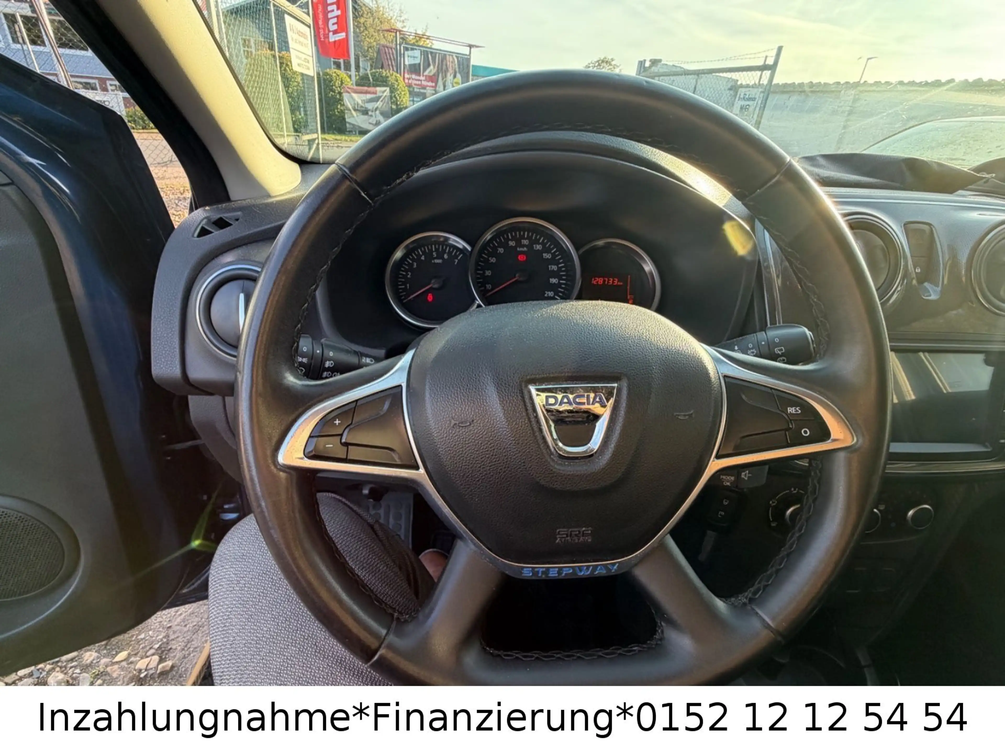 Dacia Logan MCV II Kombi Stepway — photo 11