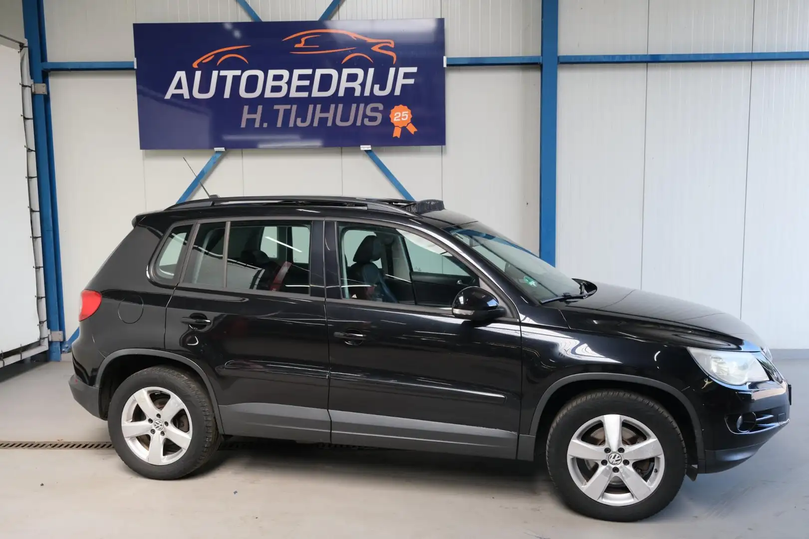 Volkswagen Tiguan 2.0 TDI Sport&Style 4Motion Zwart - 2