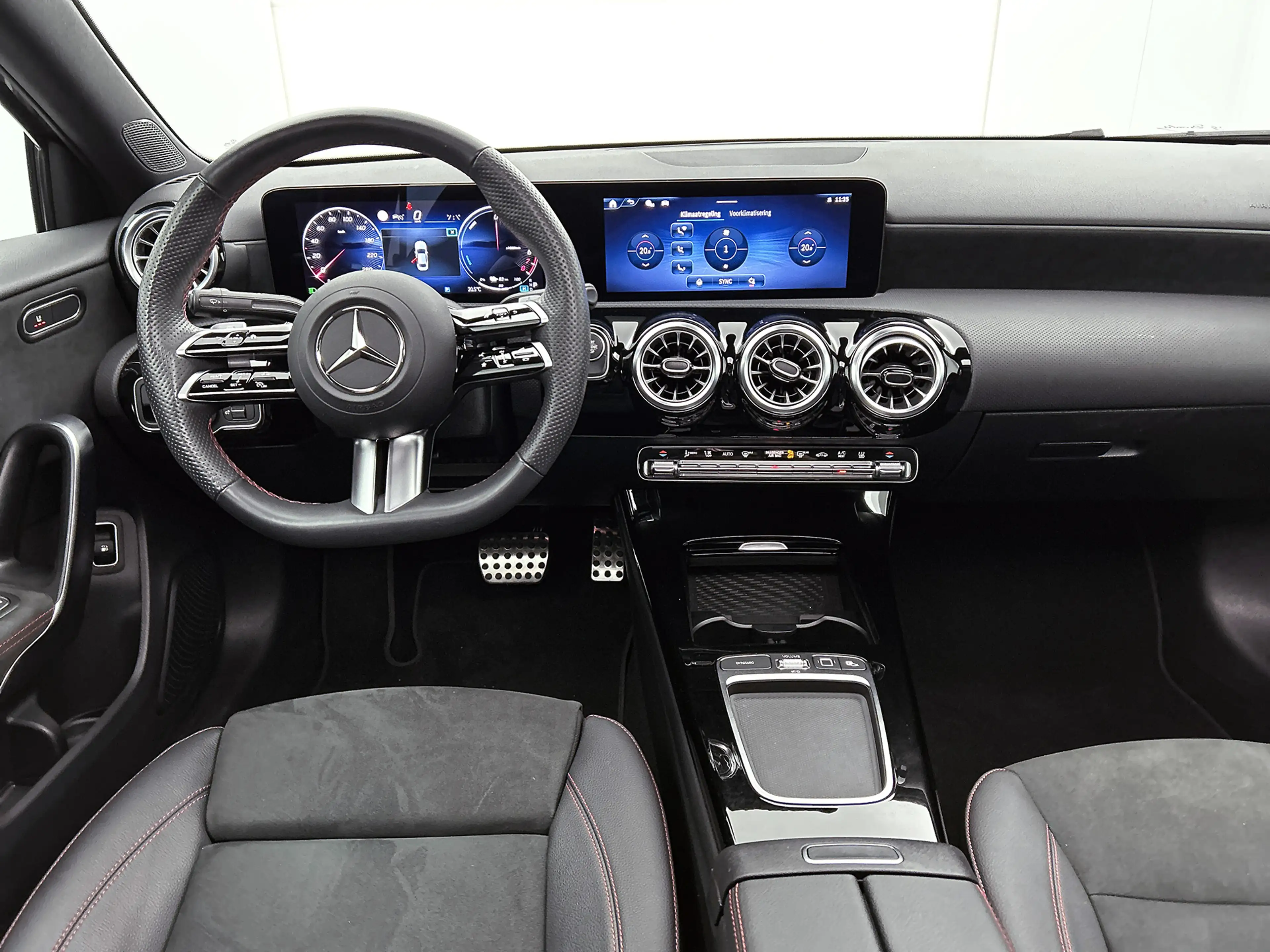 Mercedes-Benz A 250 e Business Solution AMG Trekhaak | AMG Line | Nigh — photo 6