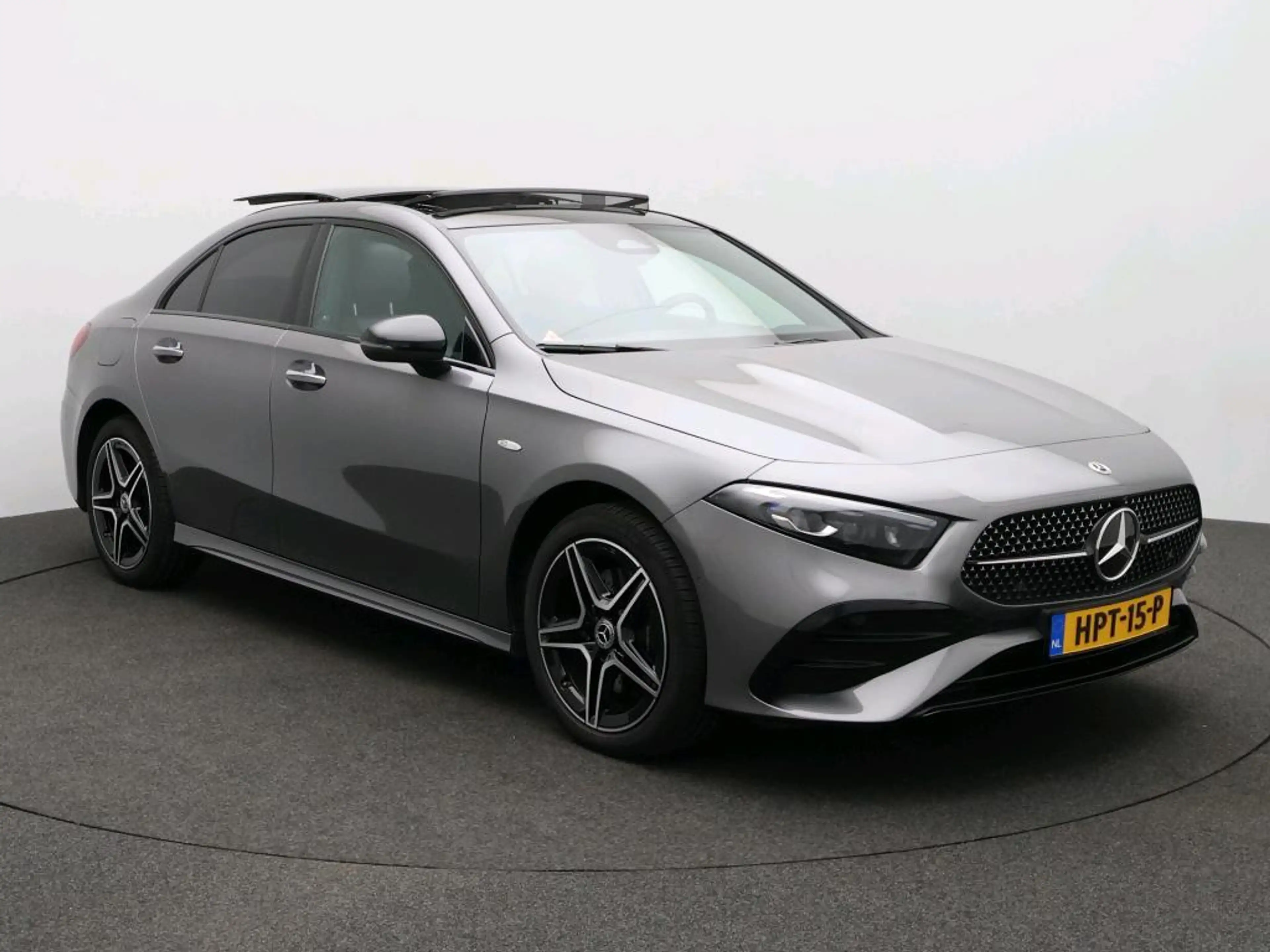 Mercedes-Benz A 250 e Business Solution AMG Trekhaak | AMG Line | Nigh — photo 2