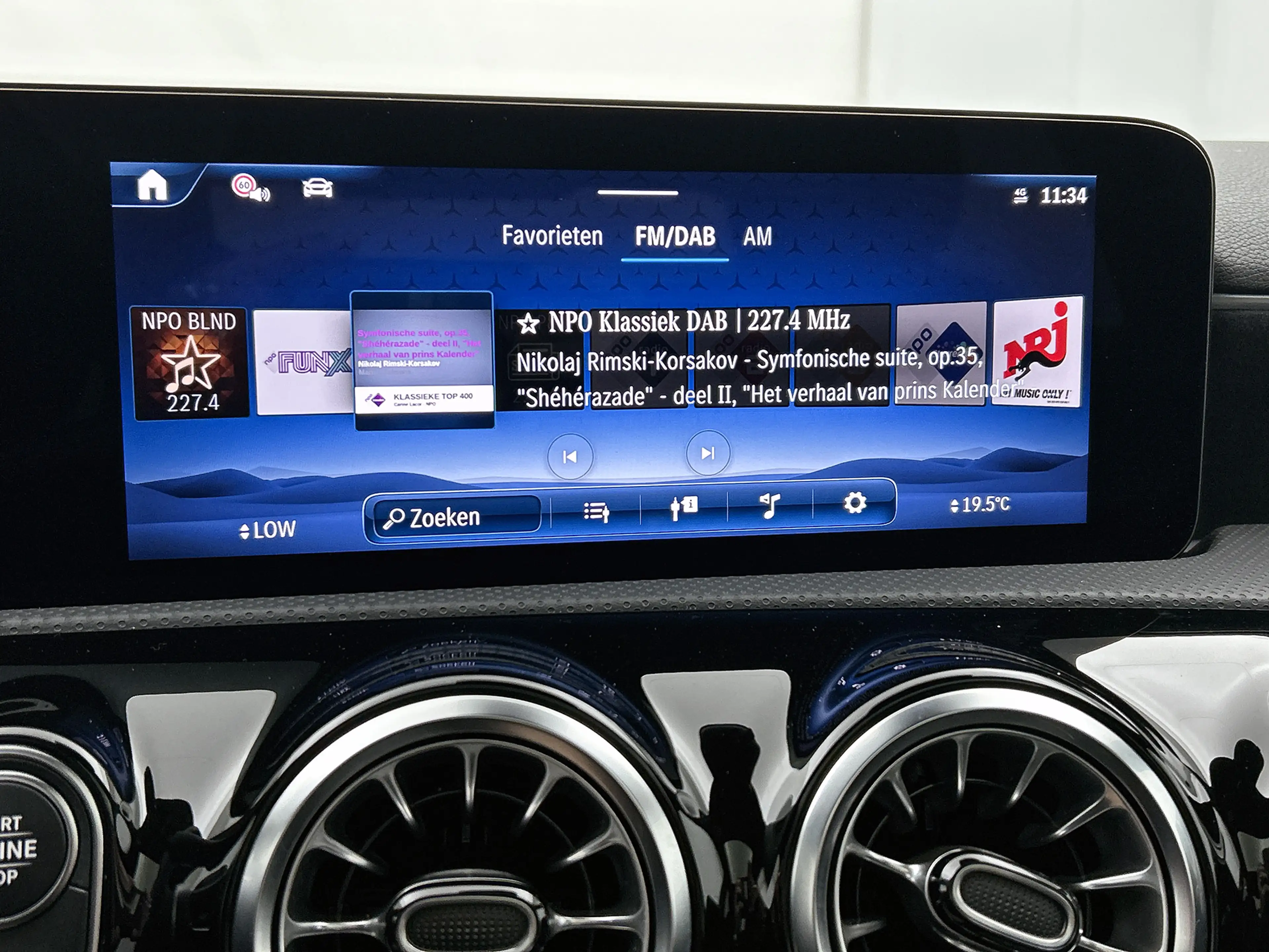 Mercedes-Benz A 250 e Business Solution AMG Trekhaak | AMG Line | Nigh — photo 9