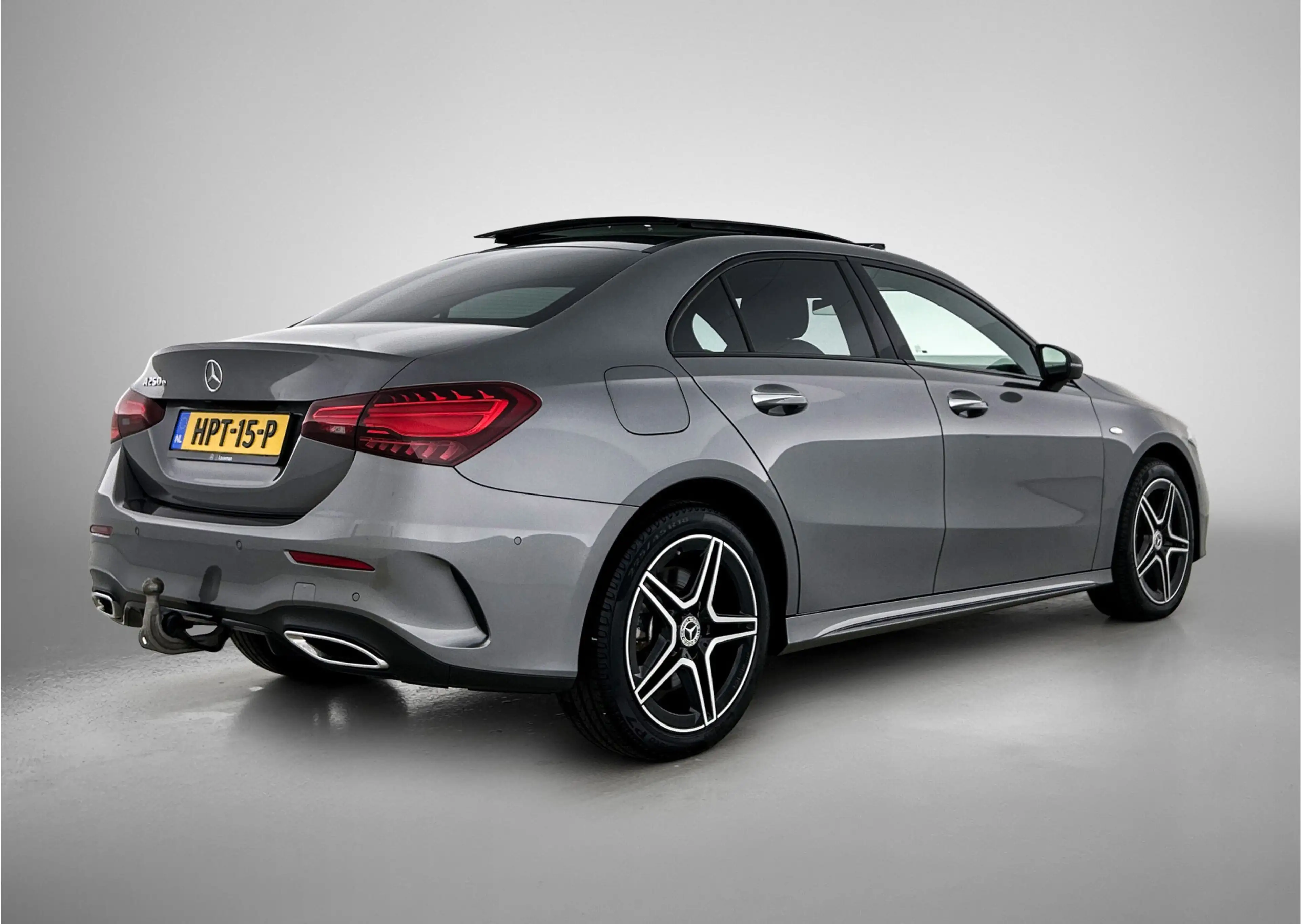 Mercedes-Benz A 250 e Business Solution AMG Trekhaak | AMG Line | Nigh — photo 3
