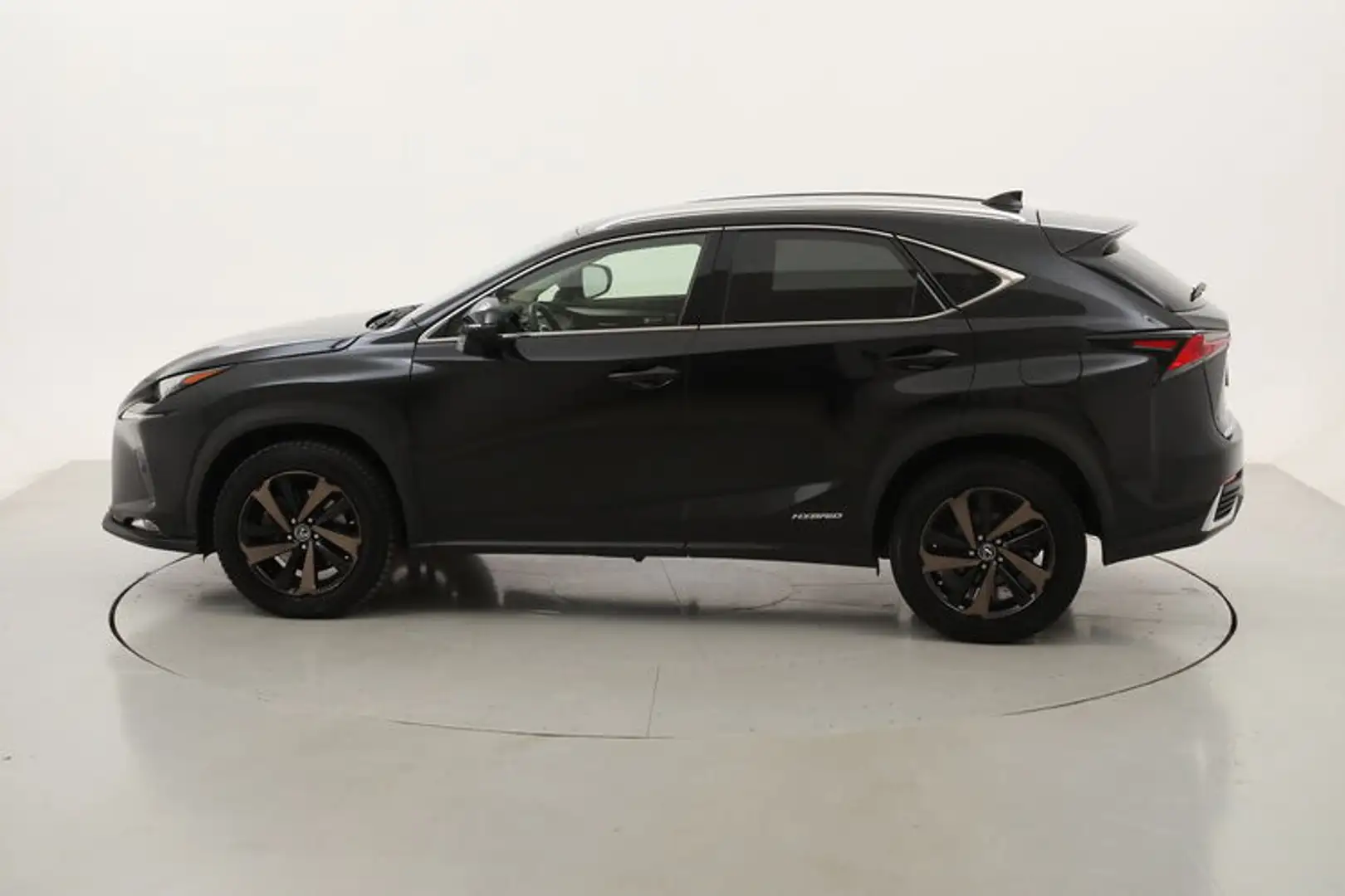 Lexus NX 300 Premium 4WD 2.5 Ibrido Benzina 197CV Schwarz - 2