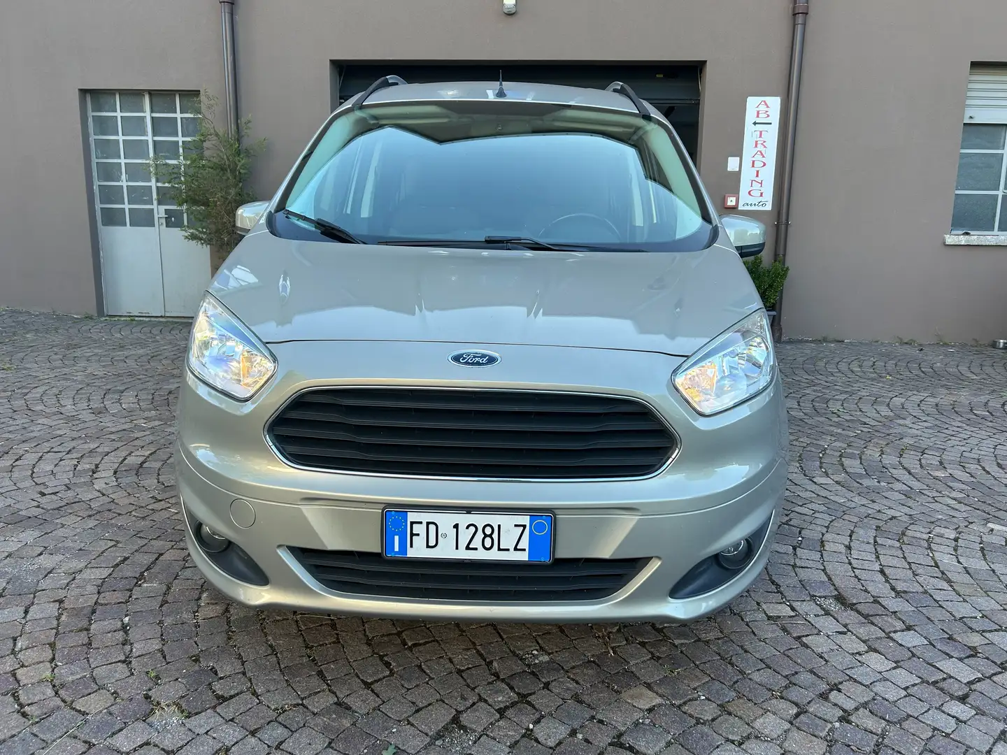Ford Tourneo Courier Beige - 1