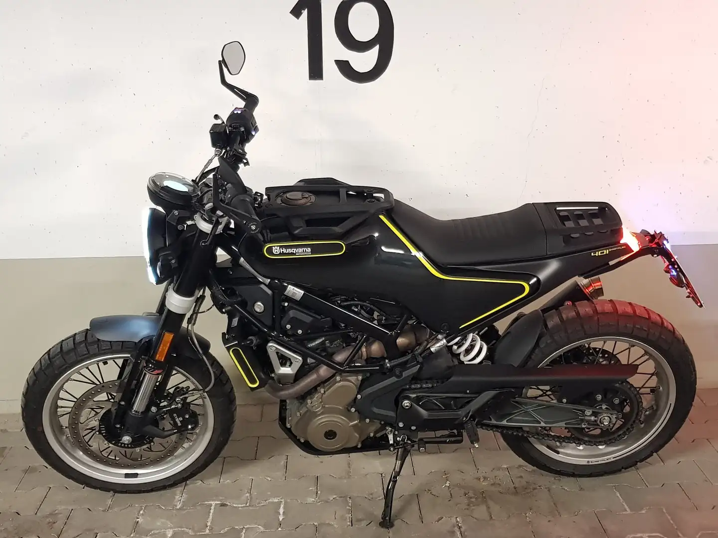 Husqvarna Svartpilen 401 Černá - 2