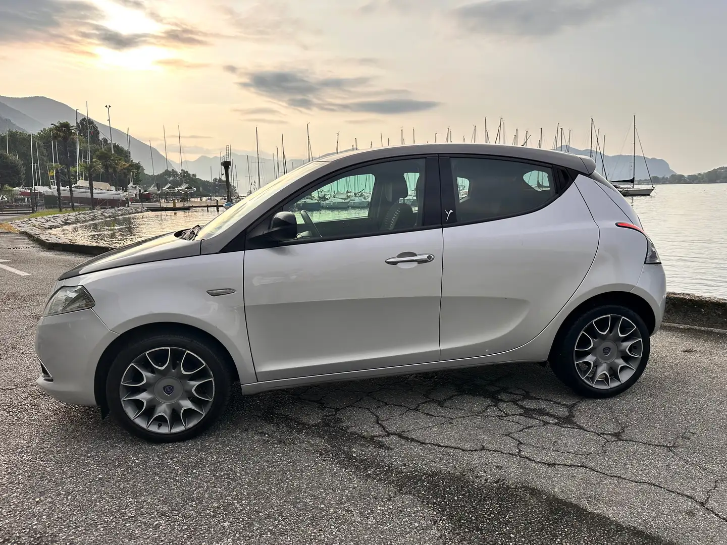 Lancia Ypsilon Ypsilon 1.3 mjt Gold s srebrna - 2