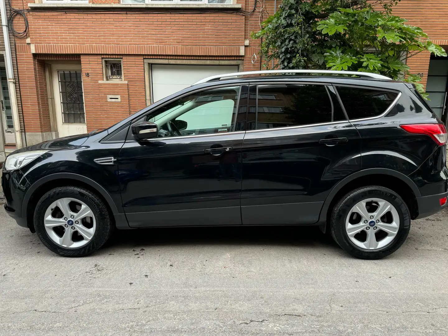 Ford Kuga 1.6 EcoBoost 2WD Champions Plus Edition S/S Zwart - 2
