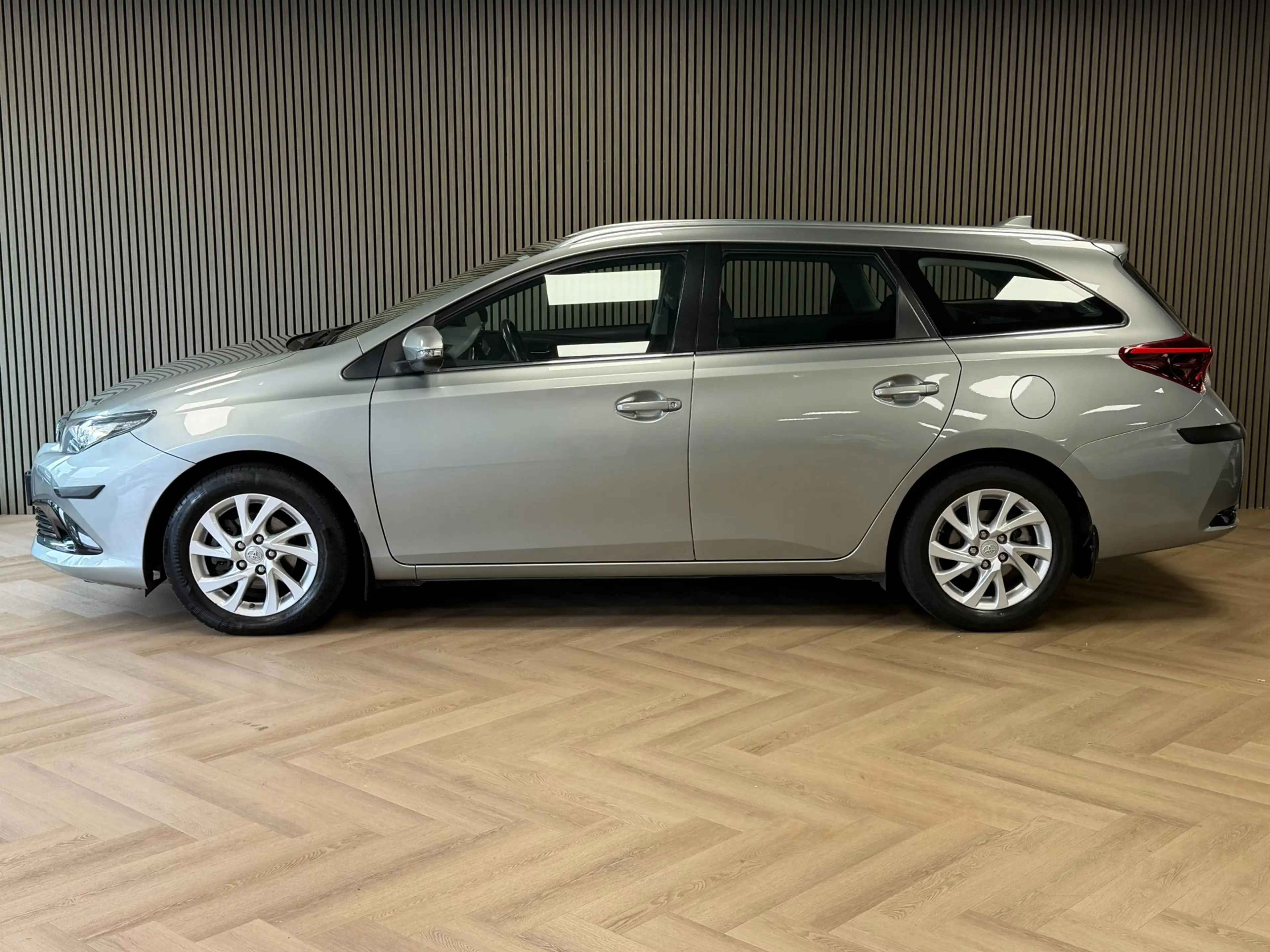 Toyota Auris Touring Sports 1.2T Aspiration TREKHAAK CAMERA KEY — photo 3