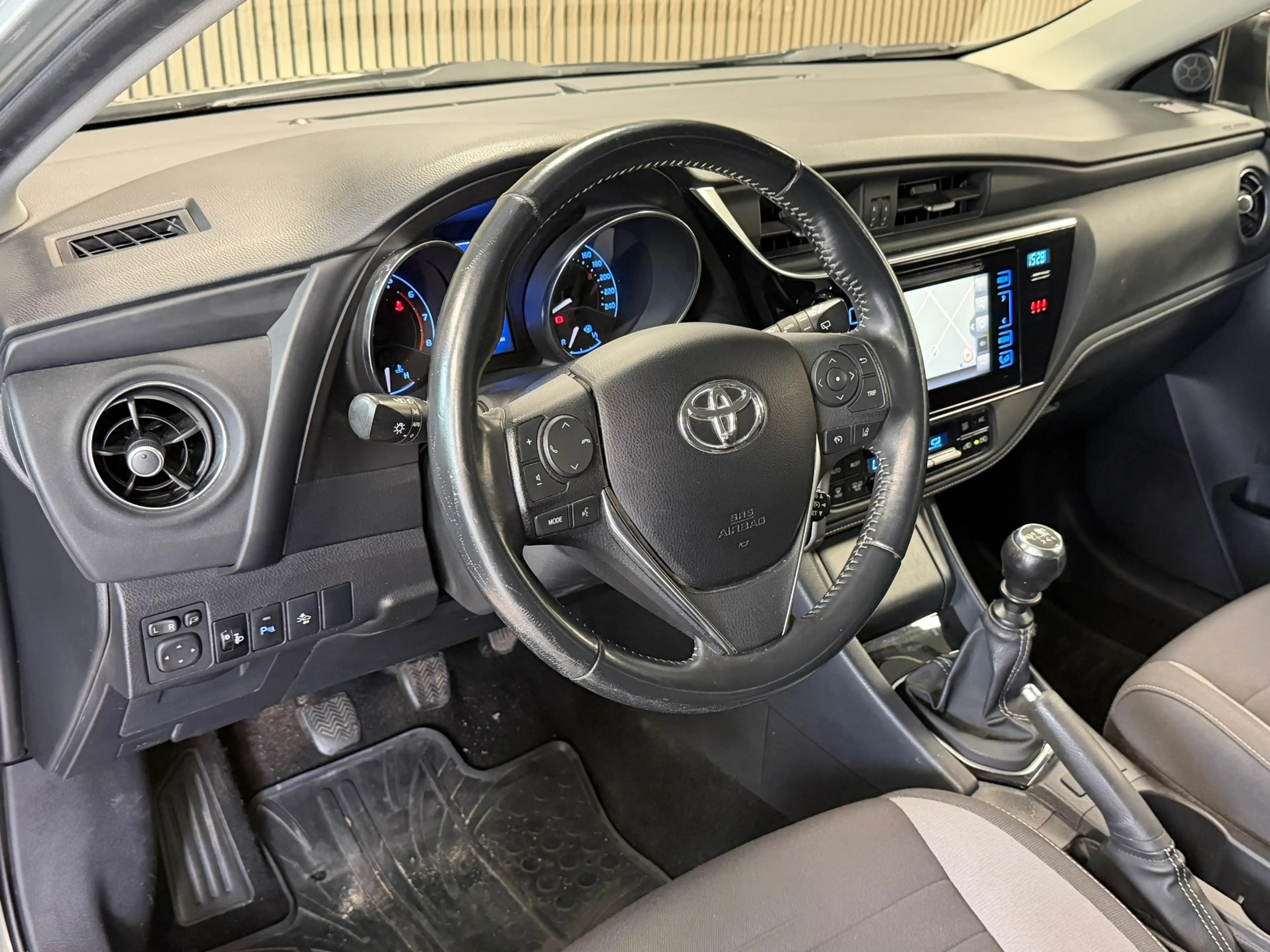 Toyota Auris Touring Sports 1.2T Aspiration TREKHAAK CAMERA KEY — photo 12