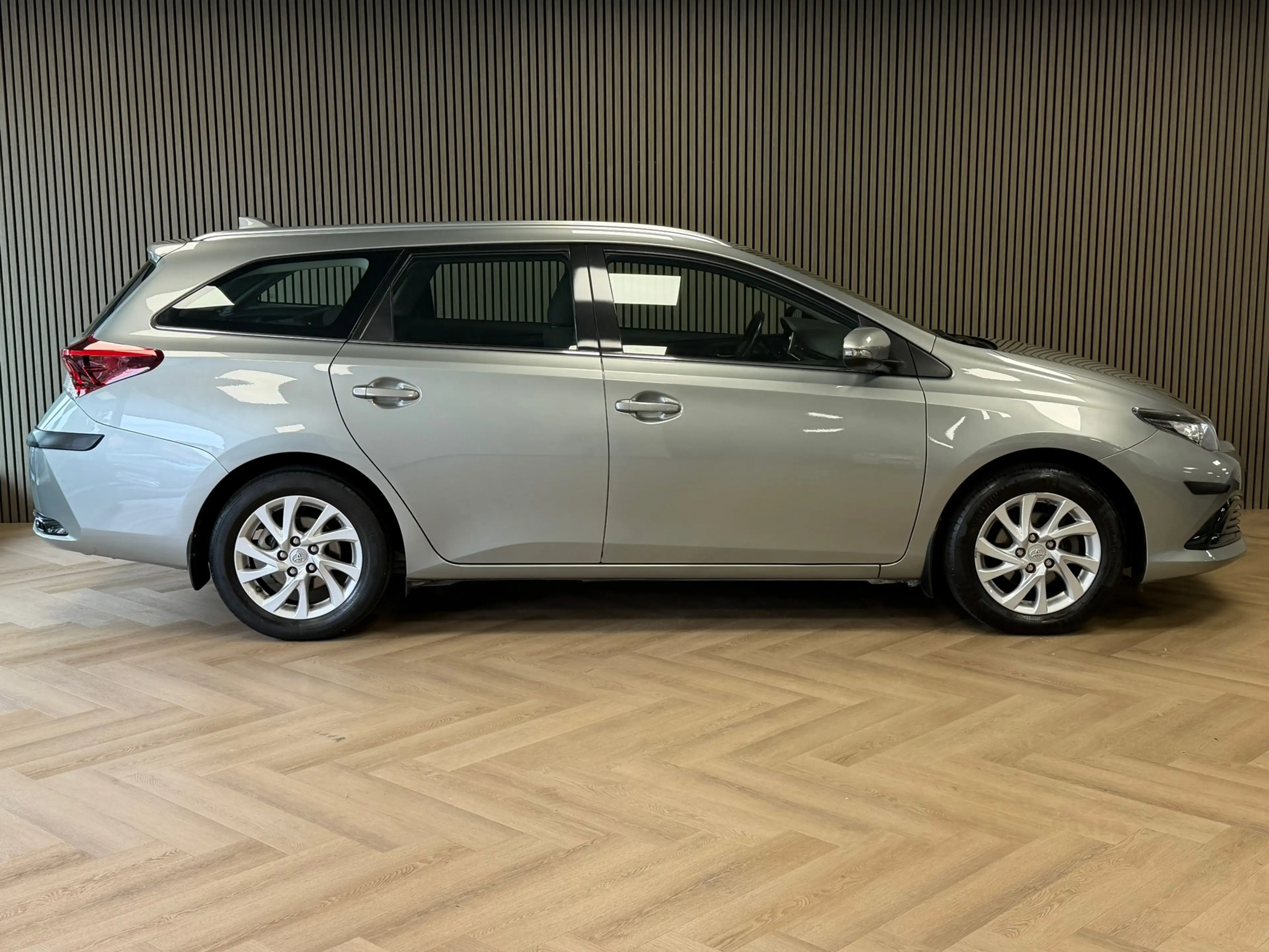 Toyota Auris Touring Sports 1.2T Aspiration TREKHAAK CAMERA KEY — photo 4