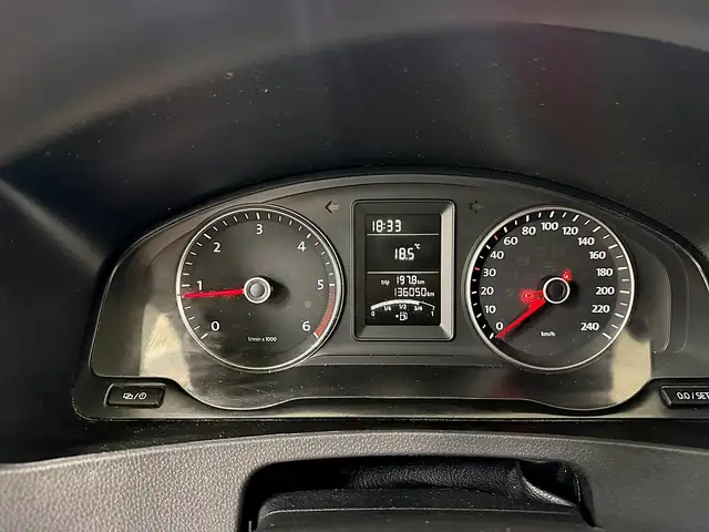 Volkswagen Transporter view 7