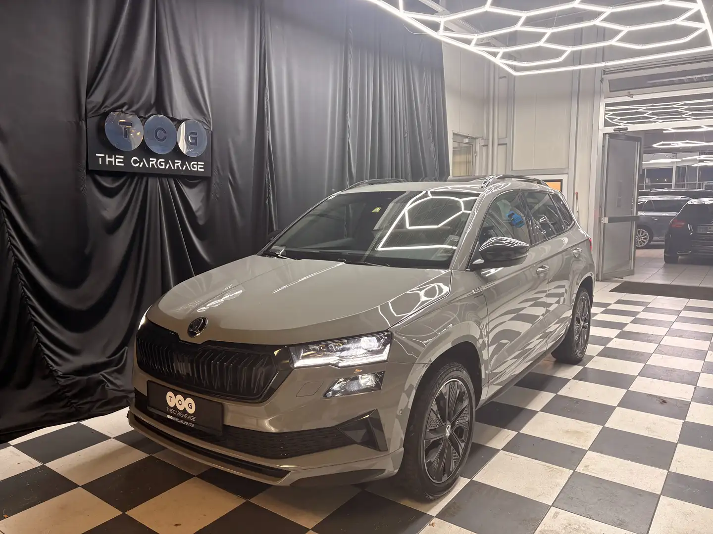Skoda Karoq Karoq 2,0 TDI DSG Sportline 1 BESITZ! Grau - 1