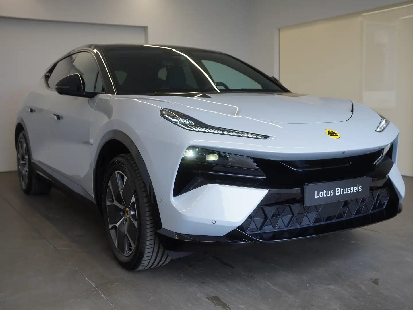 Lotus Eletre 600 NEW STOCK Silber - 2