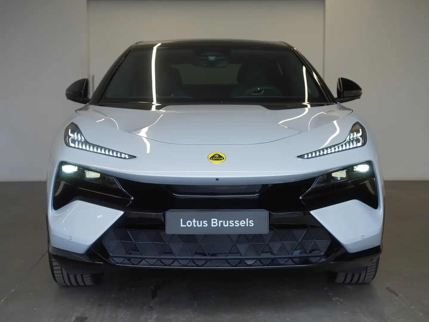 Lotus Eletre 600 NEW STOCK Silber - 1