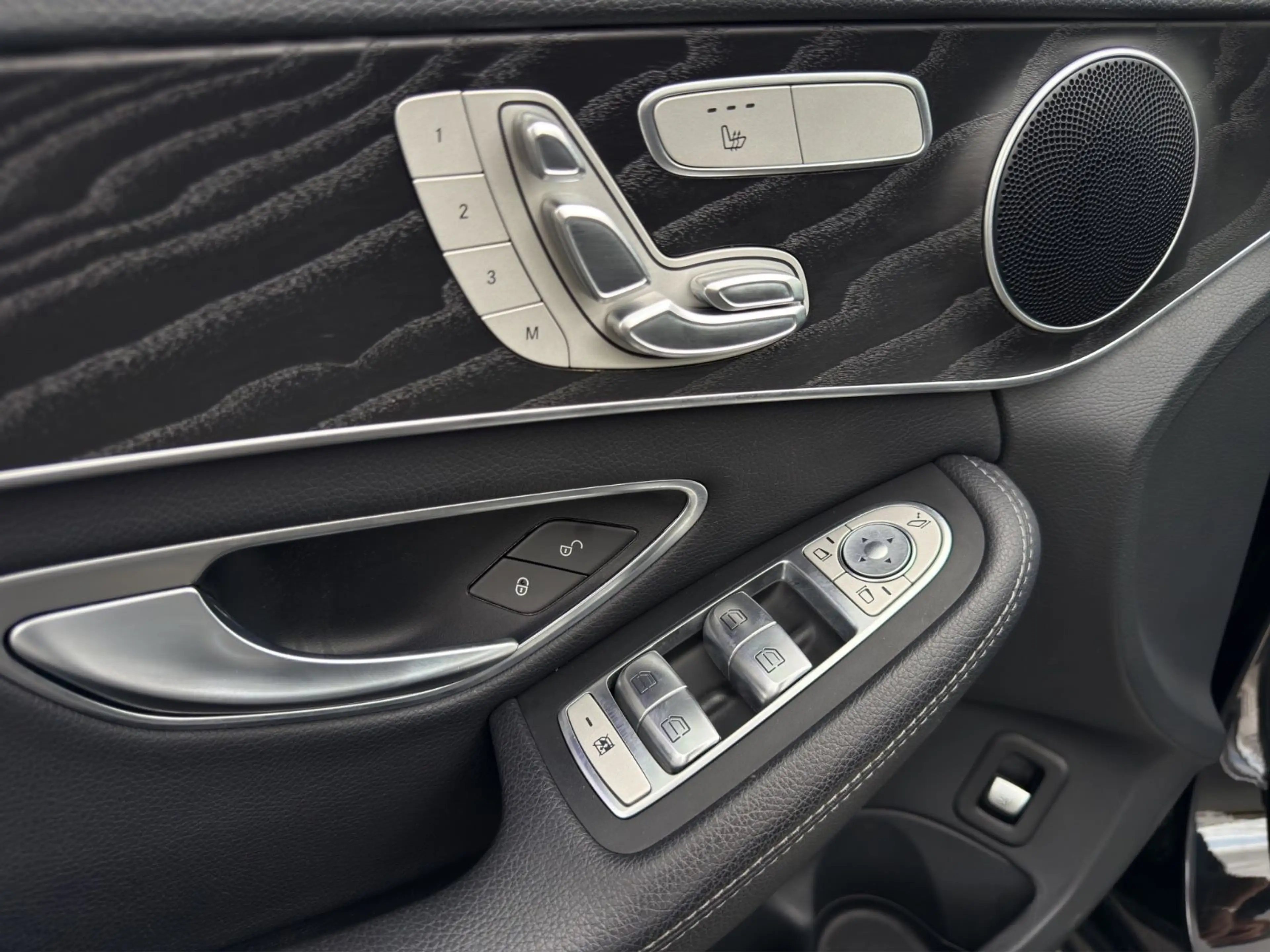 Mercedes-Benz C 400 4Matic Navi Kamera Scheckheft Garantie — photo 14