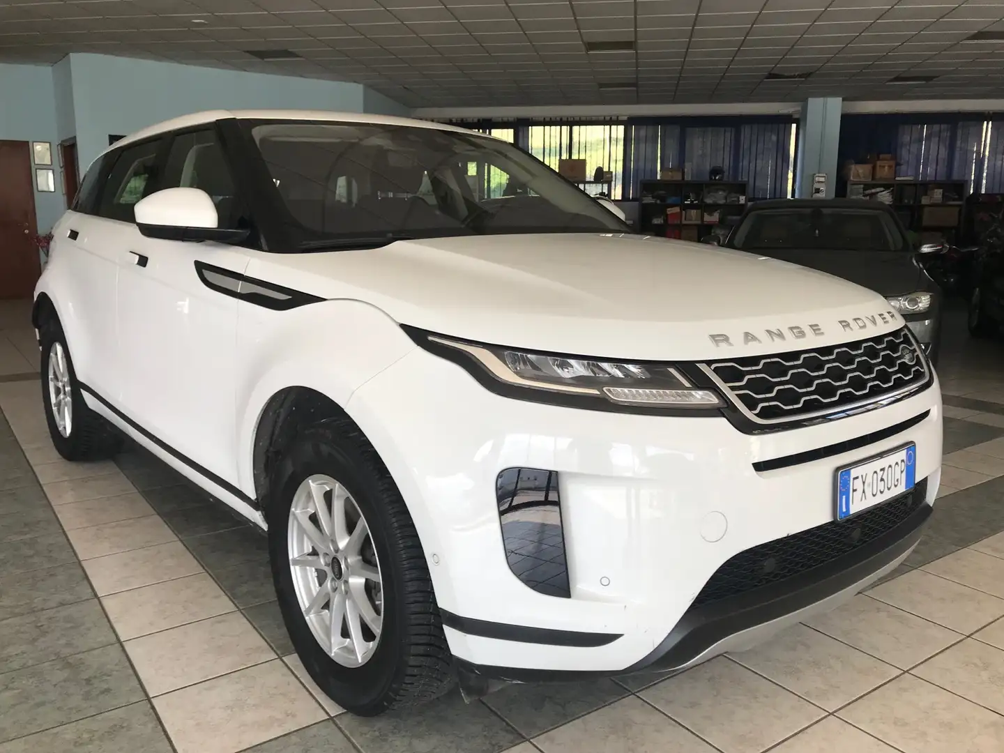 Land Rover Range Rover Evoque 2.0 i4 mhev R-Dynamic awd 200cv auto Bianco - 1