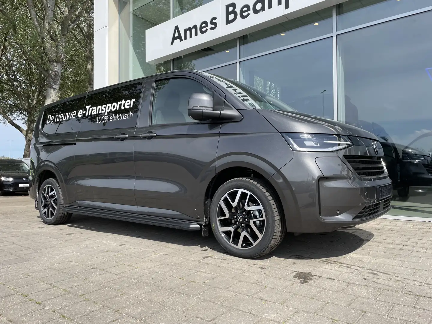 Volkswagen Transporter e-Transporter 32 L2H1 Style 64 kWh | 286 PK | Trek Grau - 2