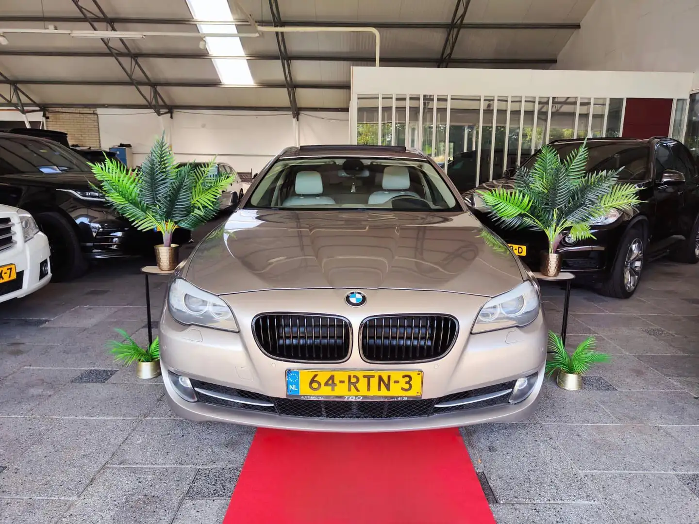 BMW 525 5-serie Touring 525D AUT PANO High Executive FULL! Grijs - 1