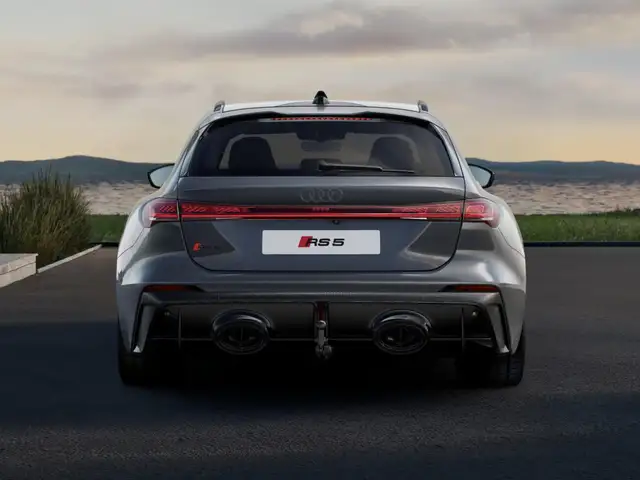 Audi RS5 view 4