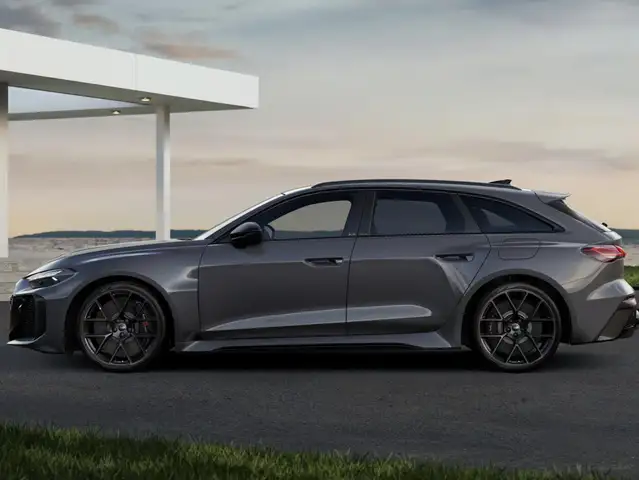 Audi RS5 view 3