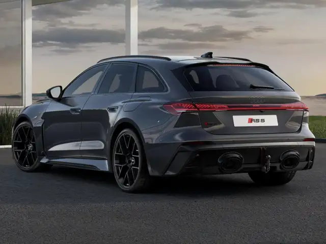 Audi RS5 view 5