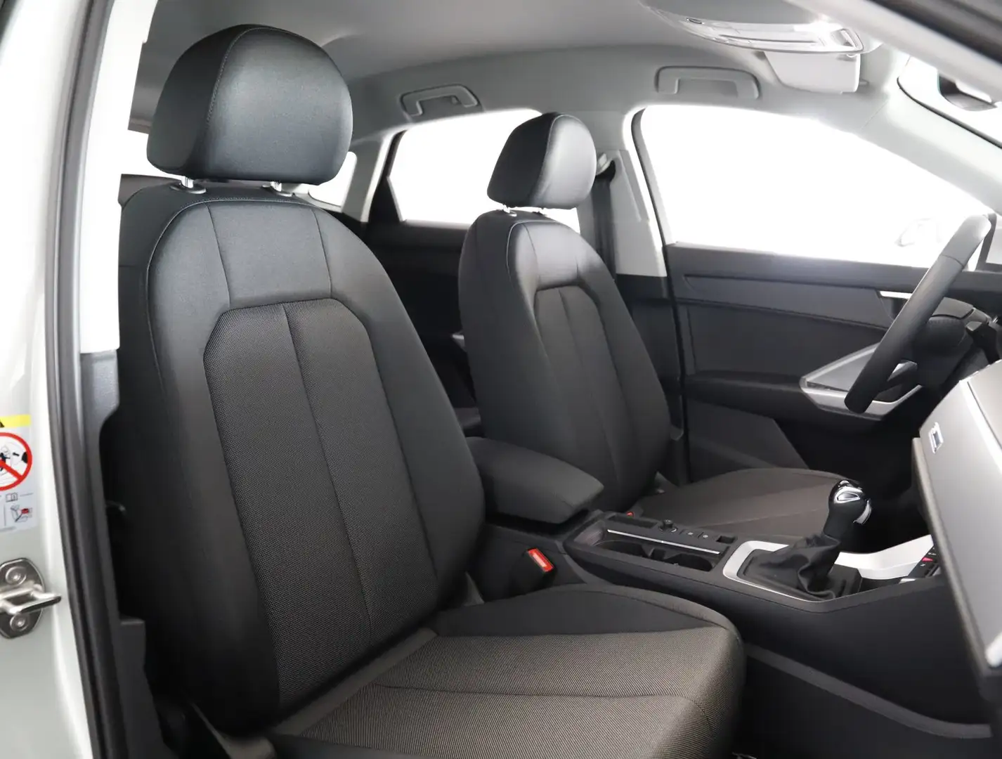 Audi Q3 35 TFSI intense Silber - 2