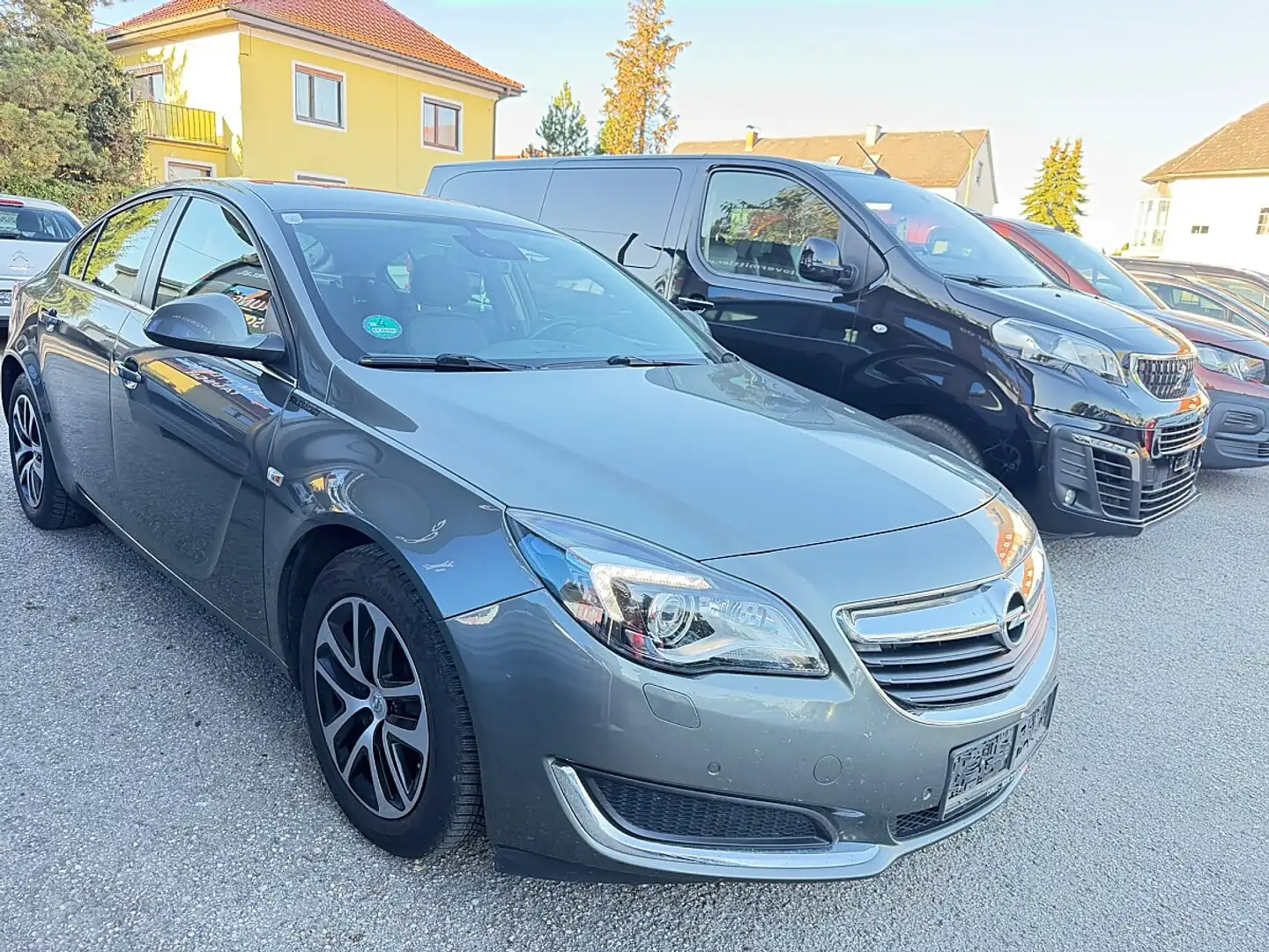 Opel Insignia 1.6 CDTI Edition Grau - 1