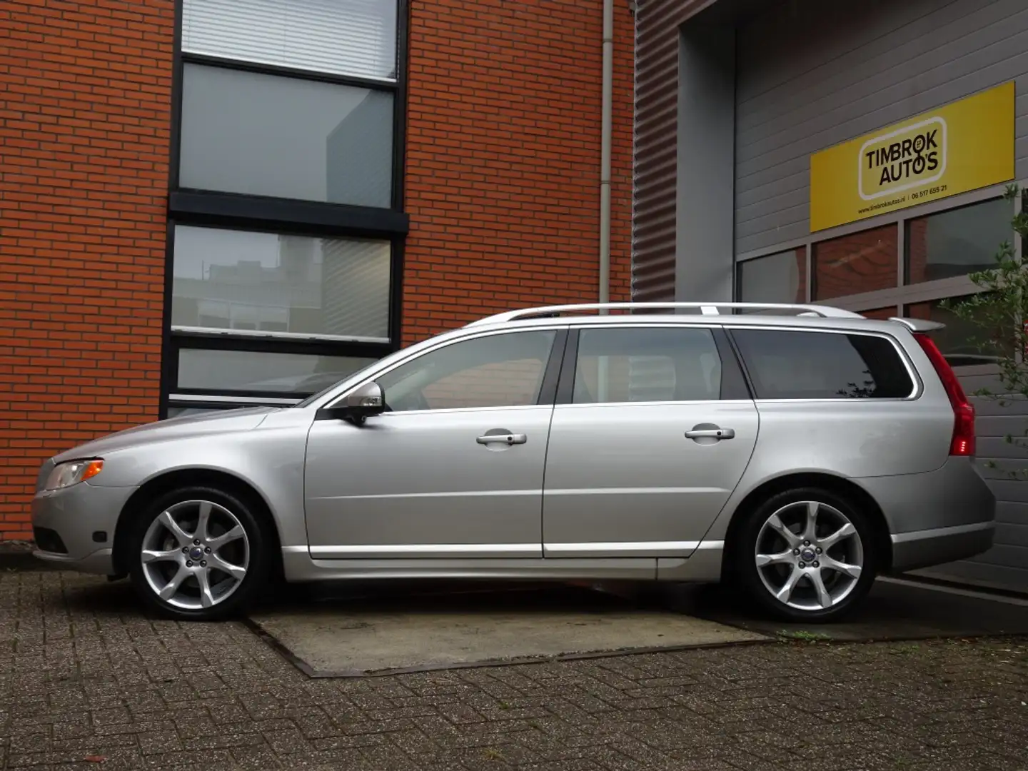 Volvo V70 3.0 T6 AWD Summum Polestar 315pk met VEEL opties! Zilver - 2