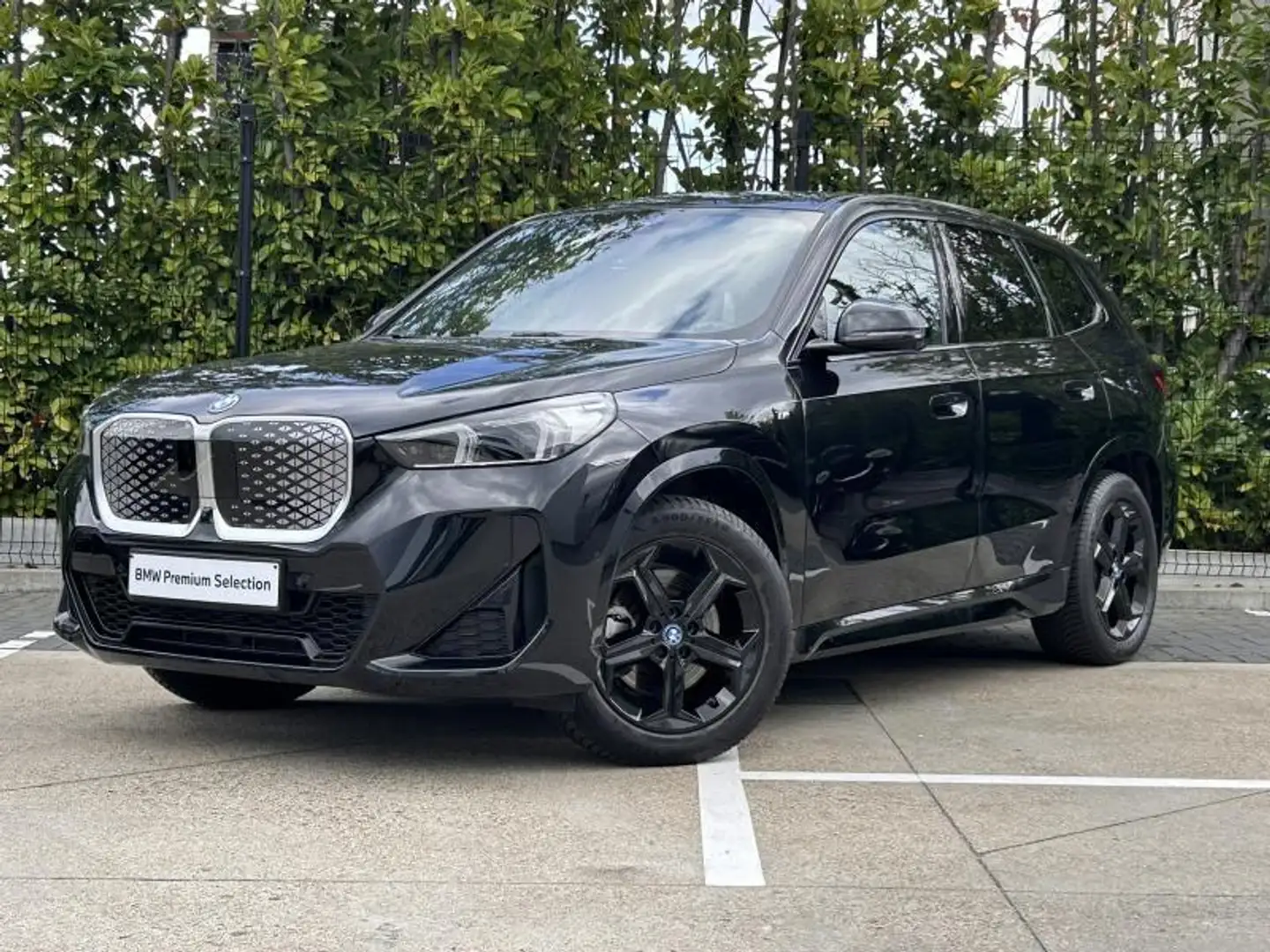 BMW iX1 xD30 Zwart - 1