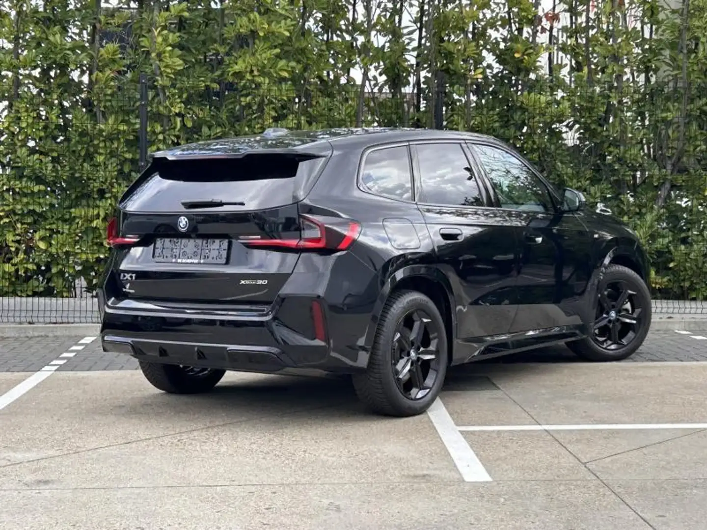 BMW iX1 xD30 Zwart - 2