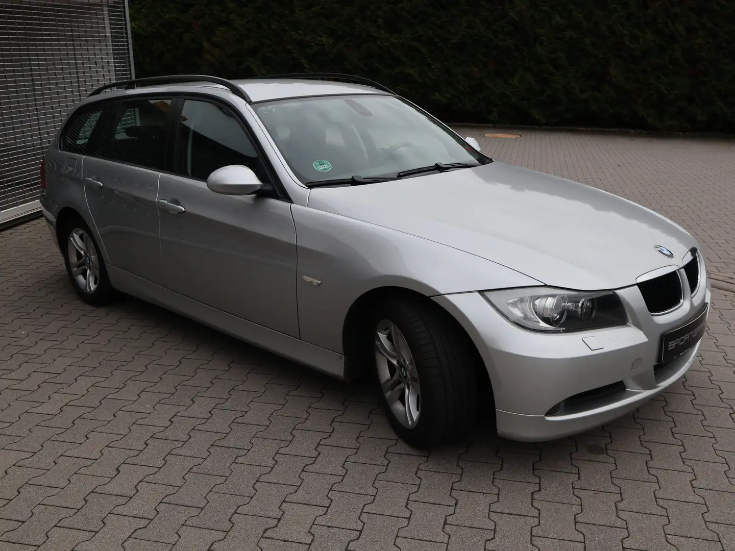 BMW 320 d Xenon SHZ PDC Advantage Comfort 1.HD Tempomat Grau - 2