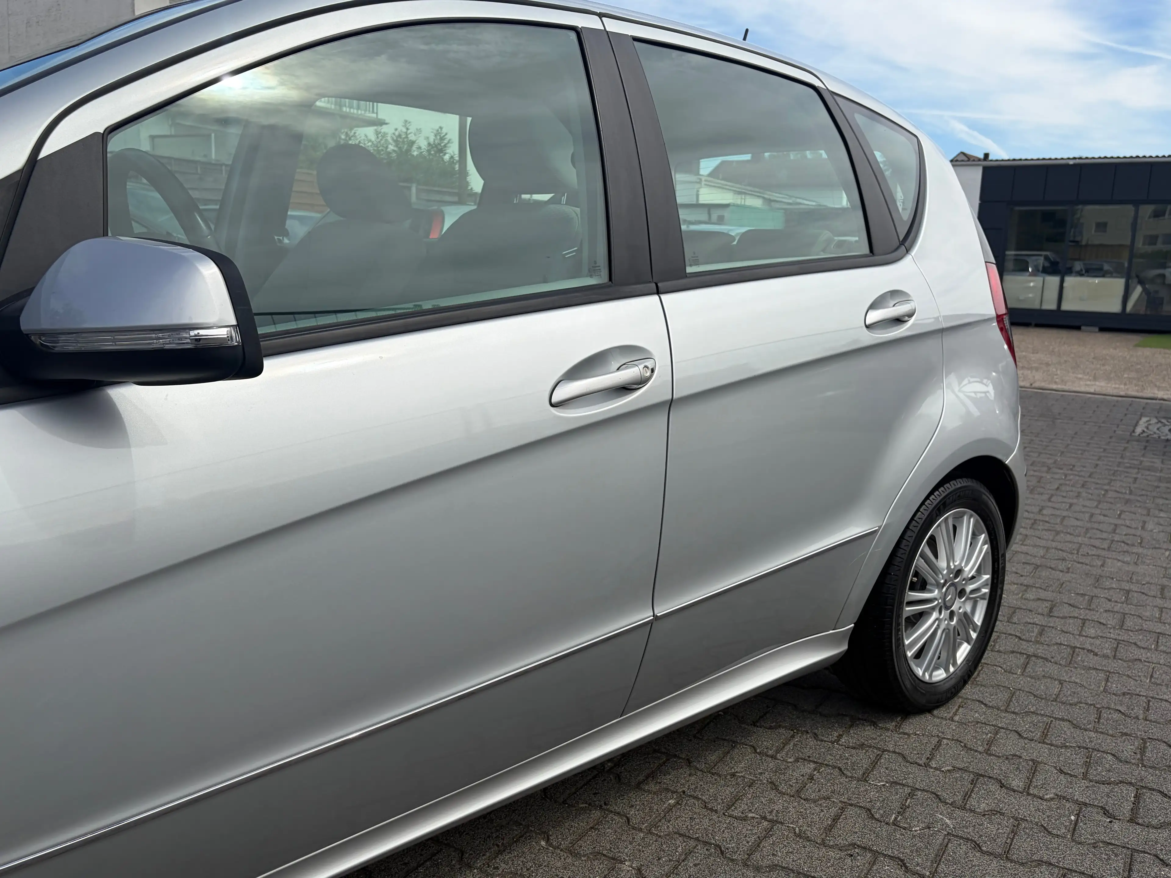 Mercedes-Benz A 180 A 180 CDI 5-türig*Automatik*SHZ*Temp.*Schiebe-Dach*Pano*BT*Navi* — photo 4