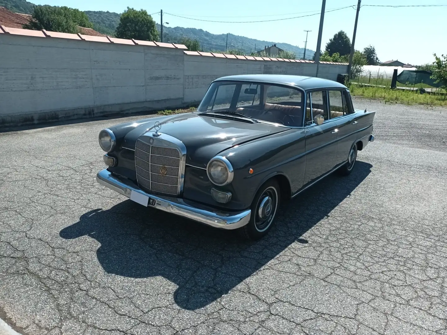Mercedes-Benz 200 - 1