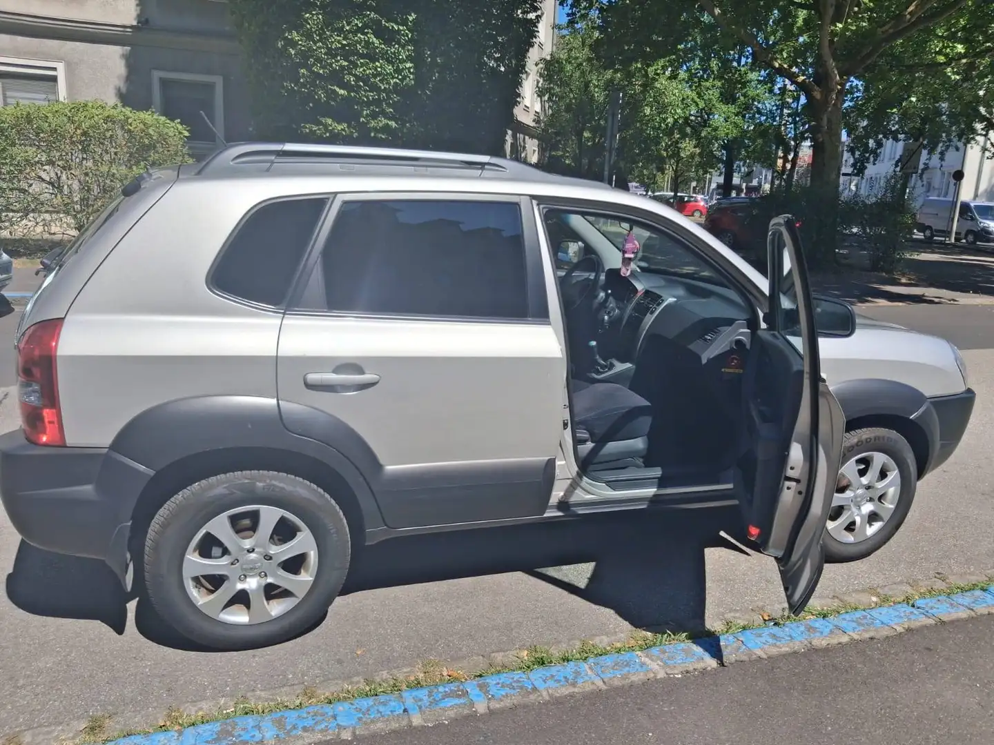Hyundai TUCSON Tucson 2,0 CVVT 2WD Grau - 2