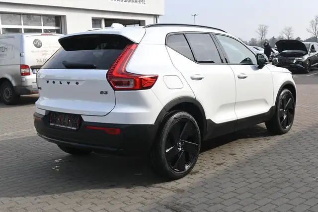 Volvo XC40 view 5