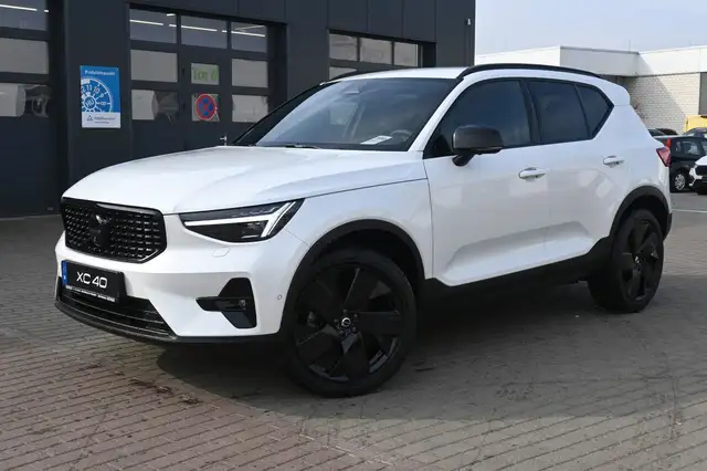 Volvo XC40 main image