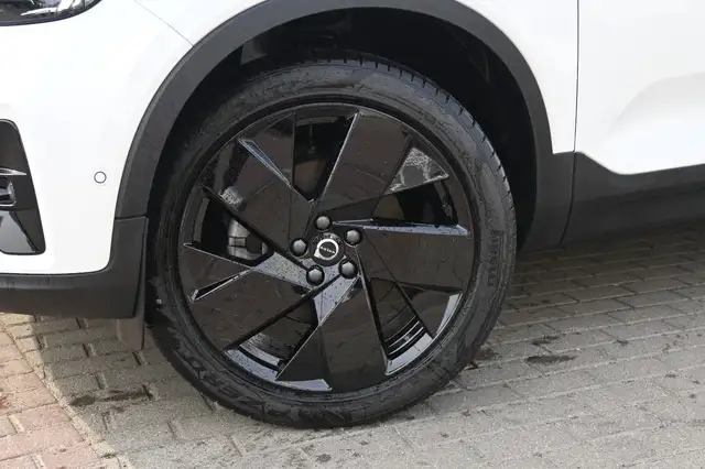 Volvo XC40 view 11