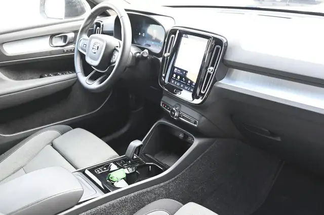 Volvo XC40 view 14