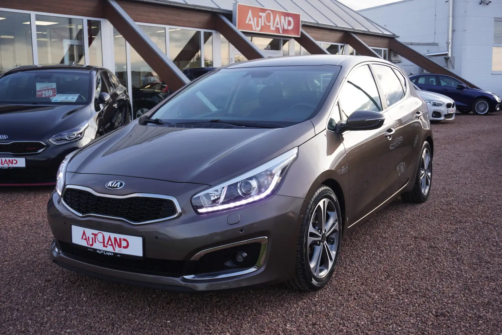 Kia Ceed / cee'd Ceed 1.6 Spirit Klimaaut. Navi Totwinkel Kamera Braun - 2