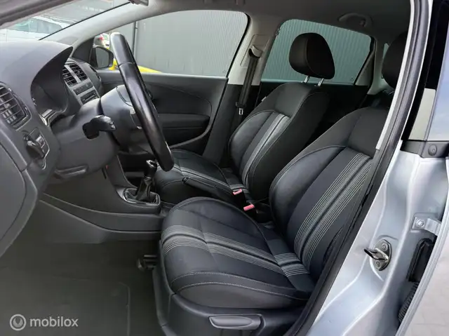 Volkswagen Polo view 4