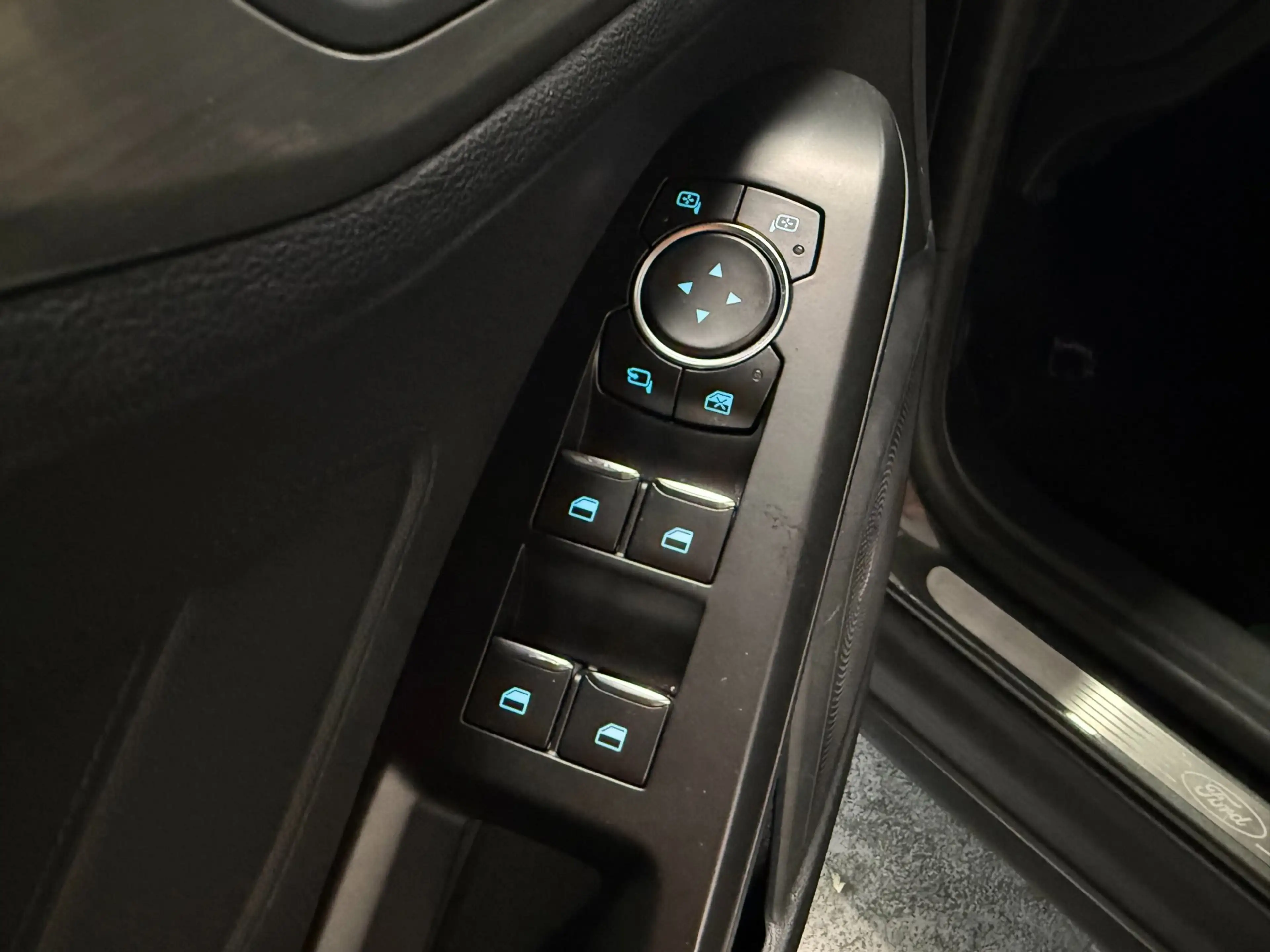 Ford Focus 1.0 EcoBoost ST Line Business|PDC|KEYLESS|CRUISE|S — photo 20