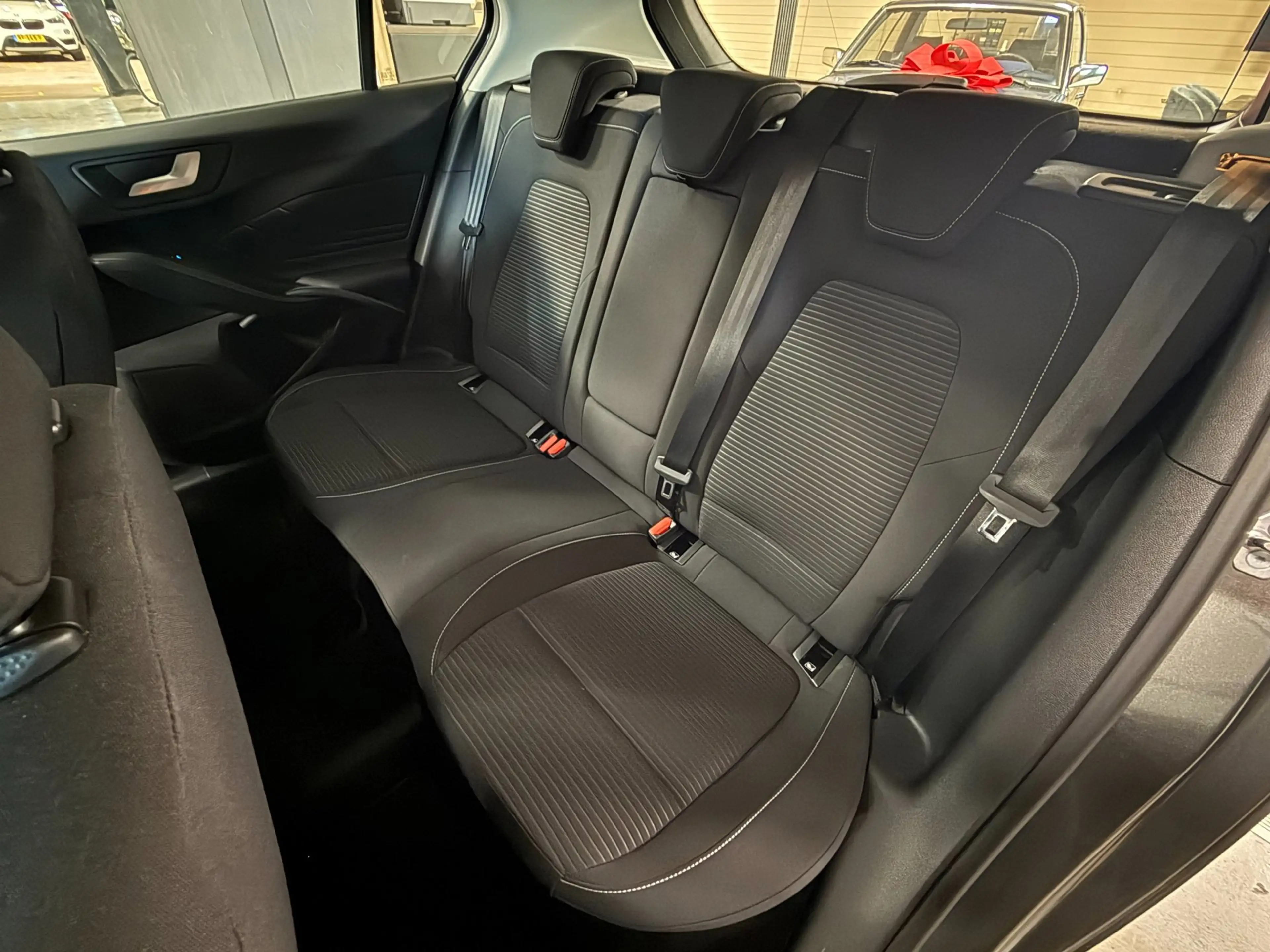 Ford Focus 1.0 EcoBoost ST Line Business|PDC|KEYLESS|CRUISE|S — photo 27