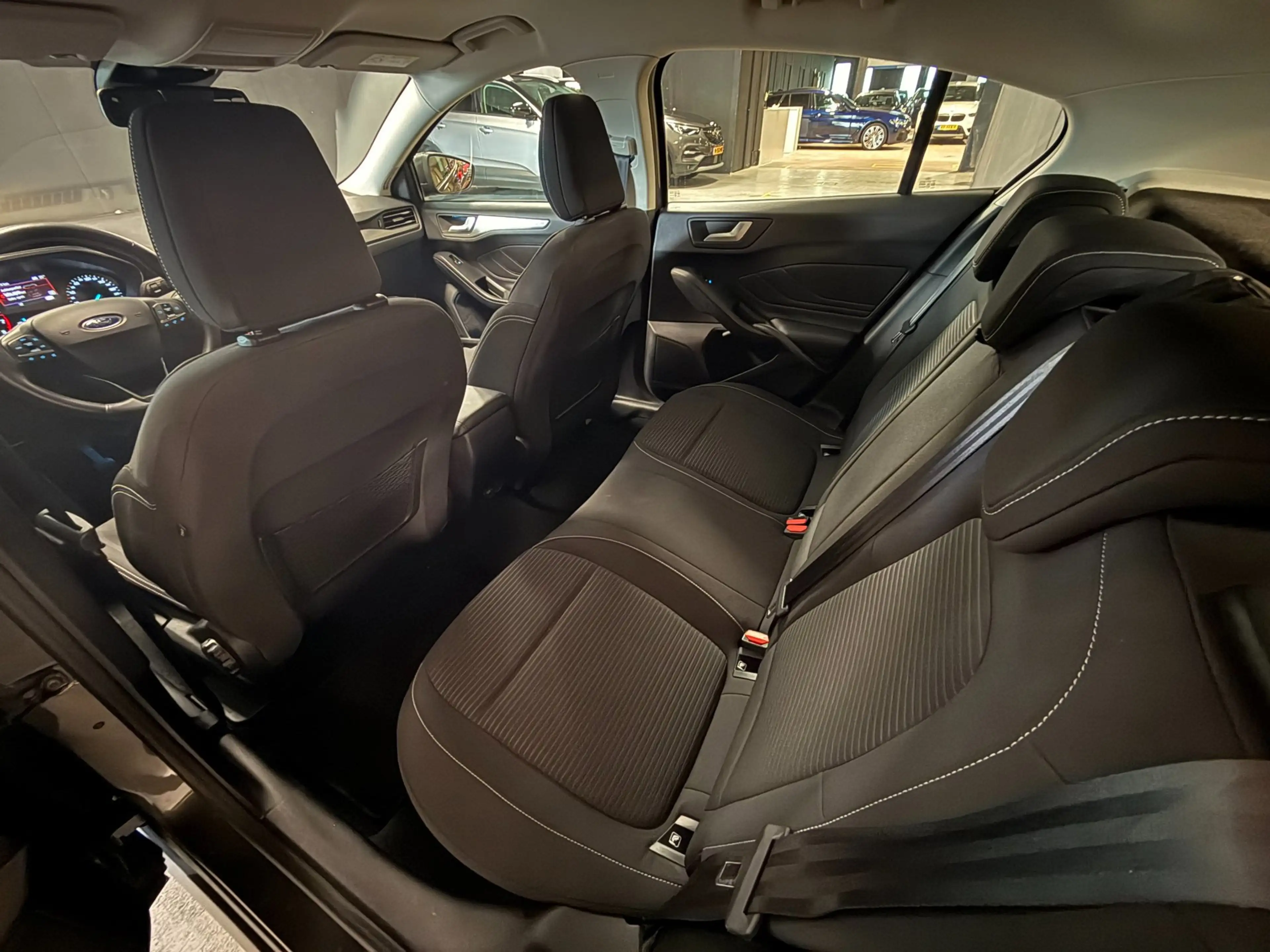 Ford Focus 1.0 EcoBoost ST Line Business|PDC|KEYLESS|CRUISE|S — photo 25
